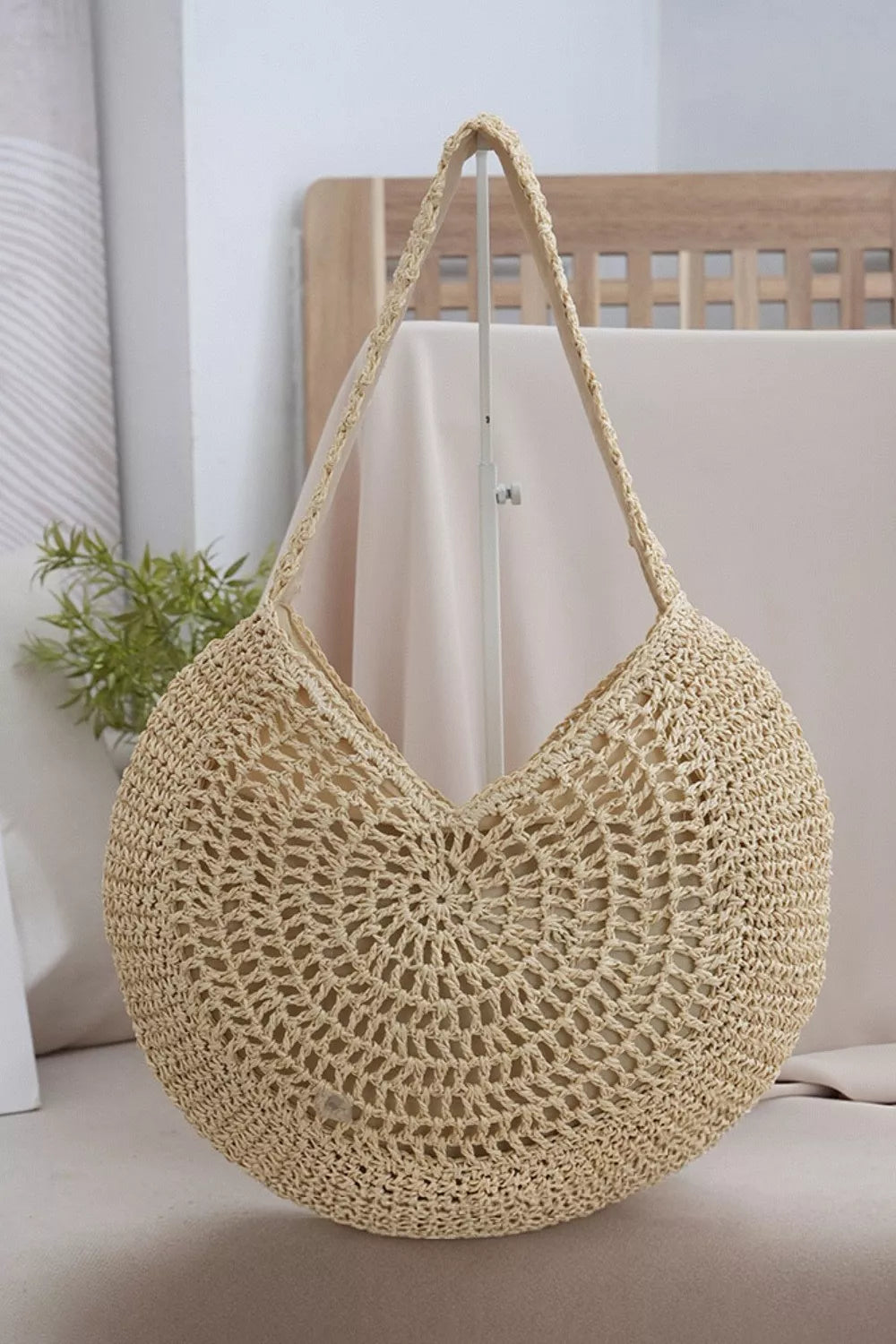Round straw shoulder bag back view