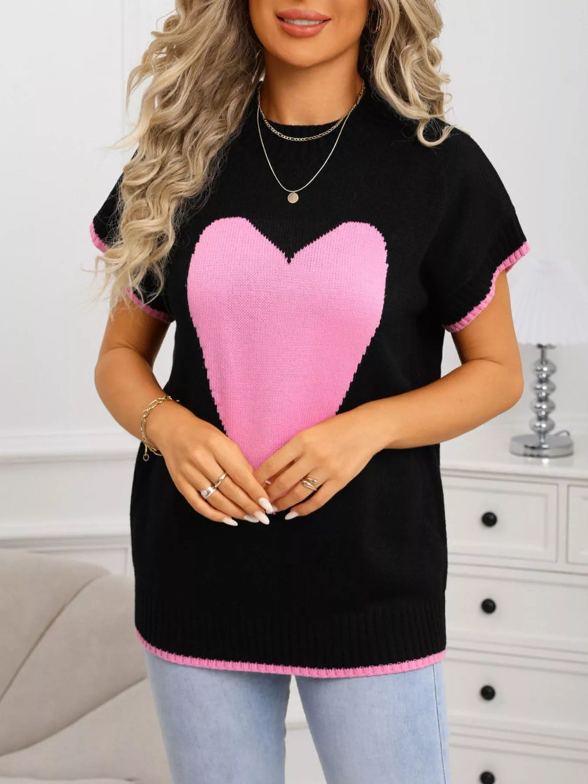 Heart graphic short sleeve sweater sleeve detail