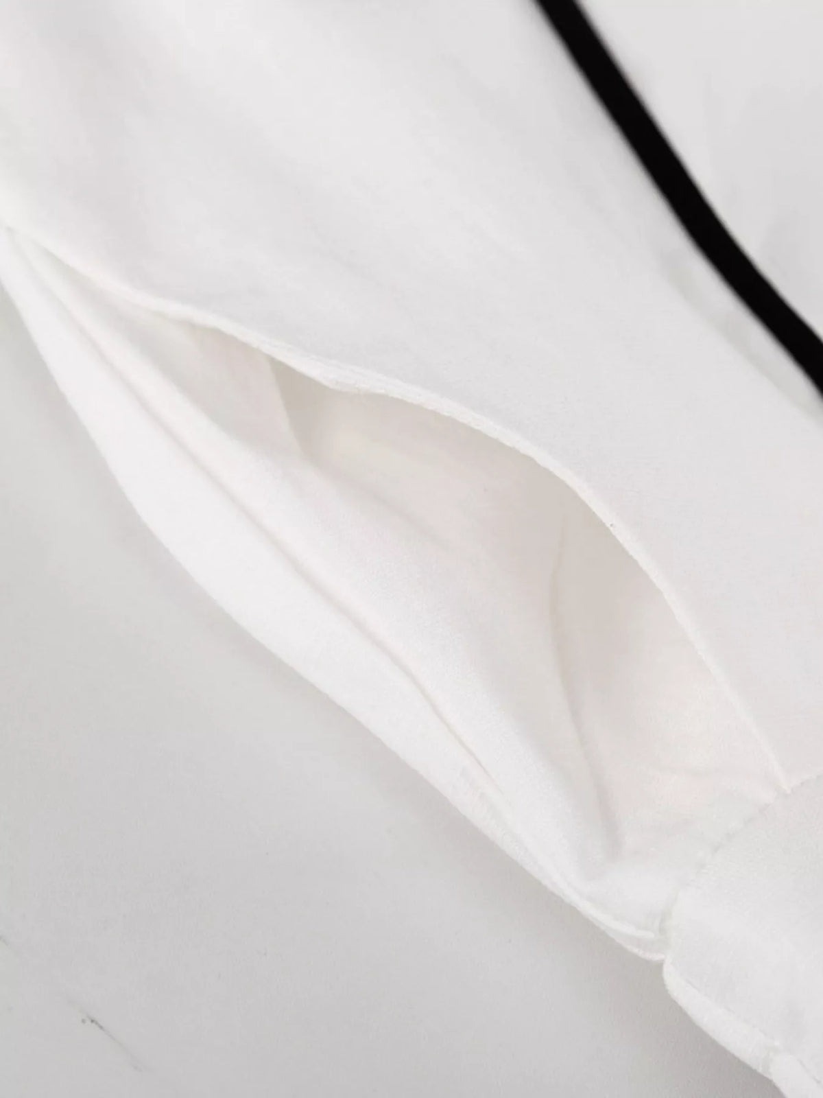 Contrast trim sleeveless set close up