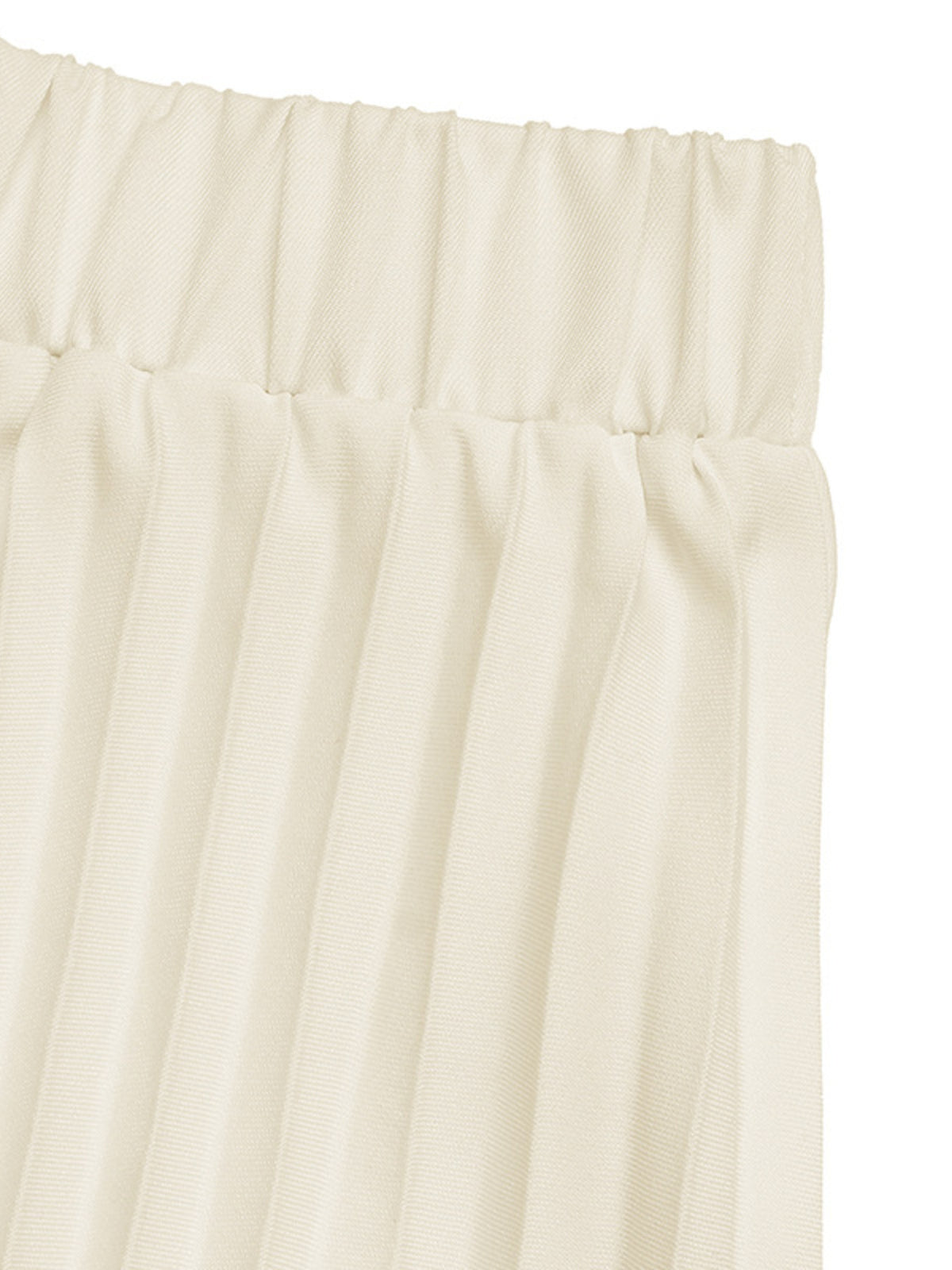Pleated skirt hem detail