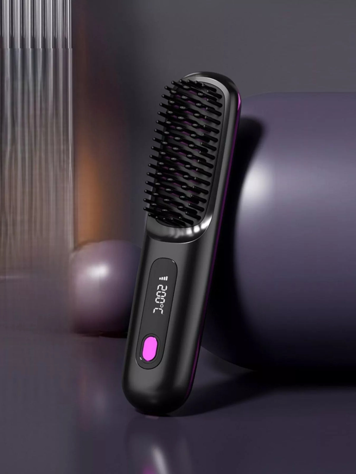 Cordless comb held in hand