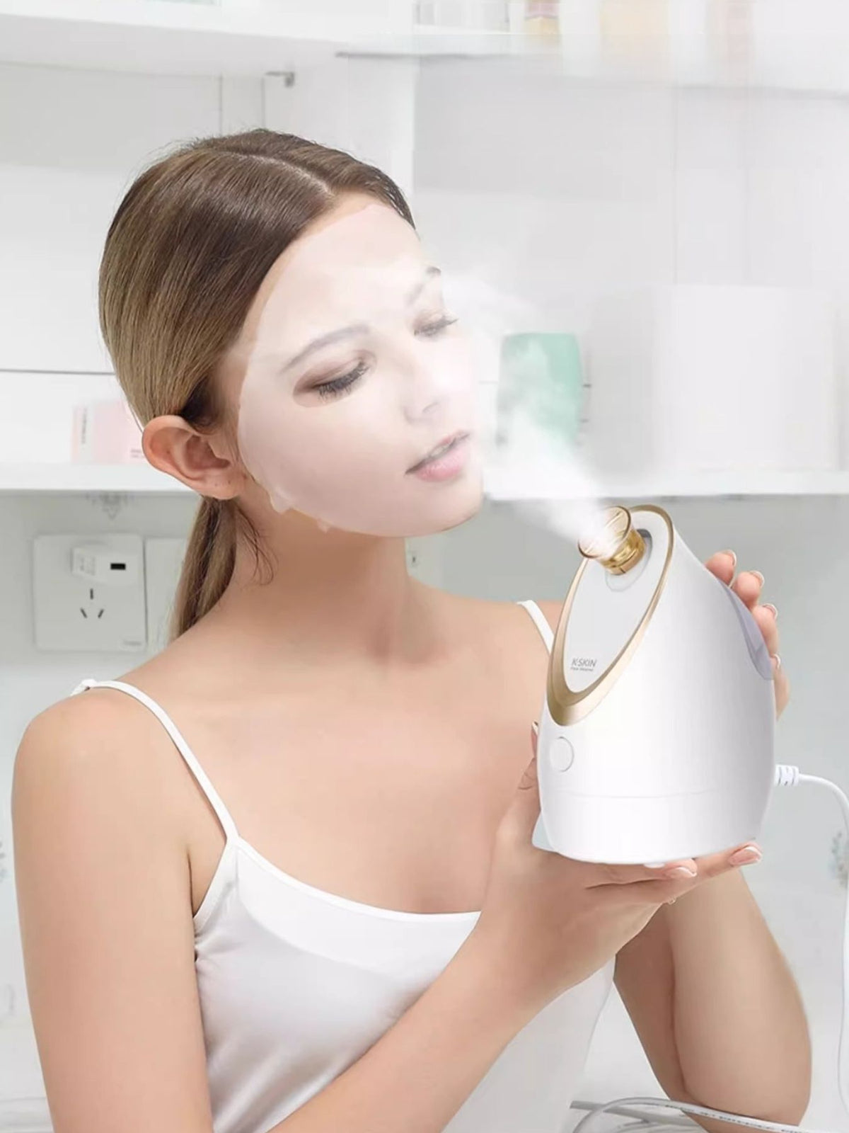 Facial steamer releasing warm mist