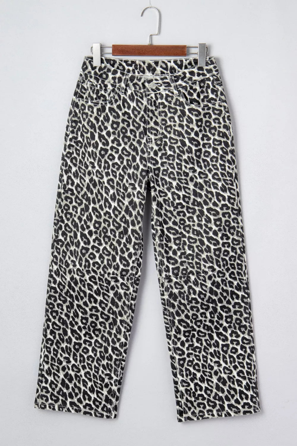 Full length leopard barrel jeans styling