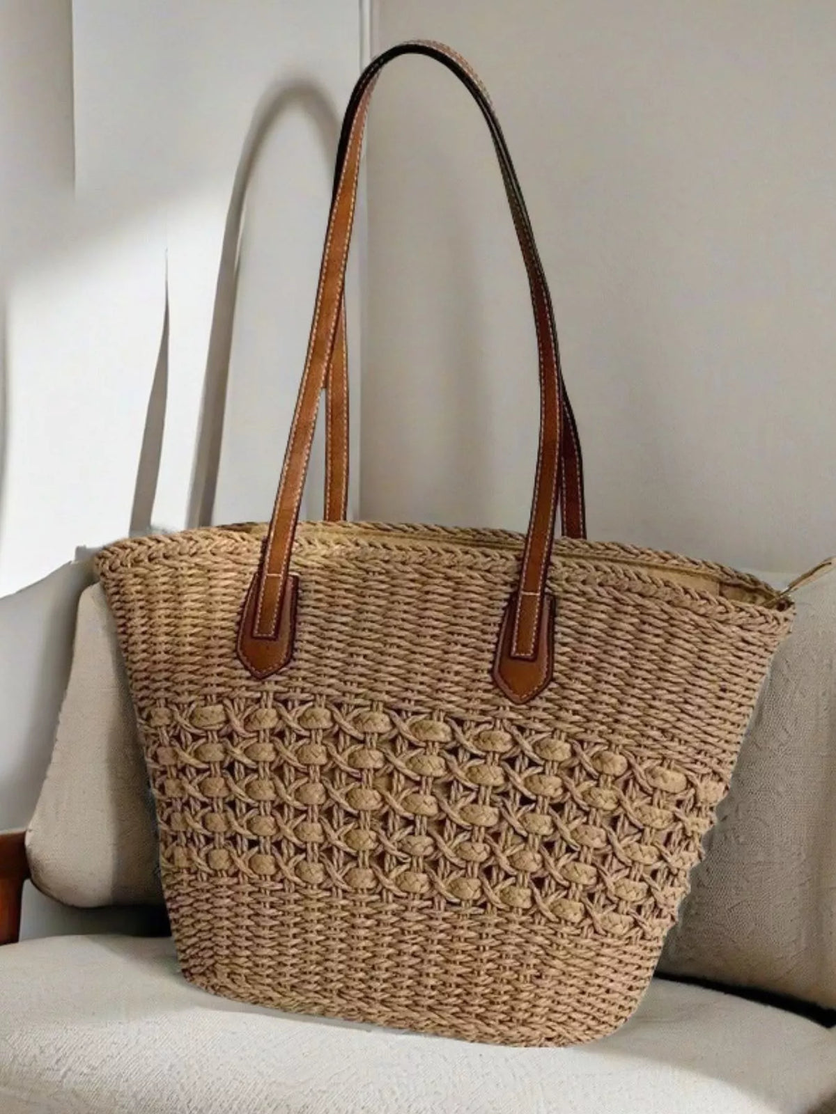 Woven straw shoulder bag side profile