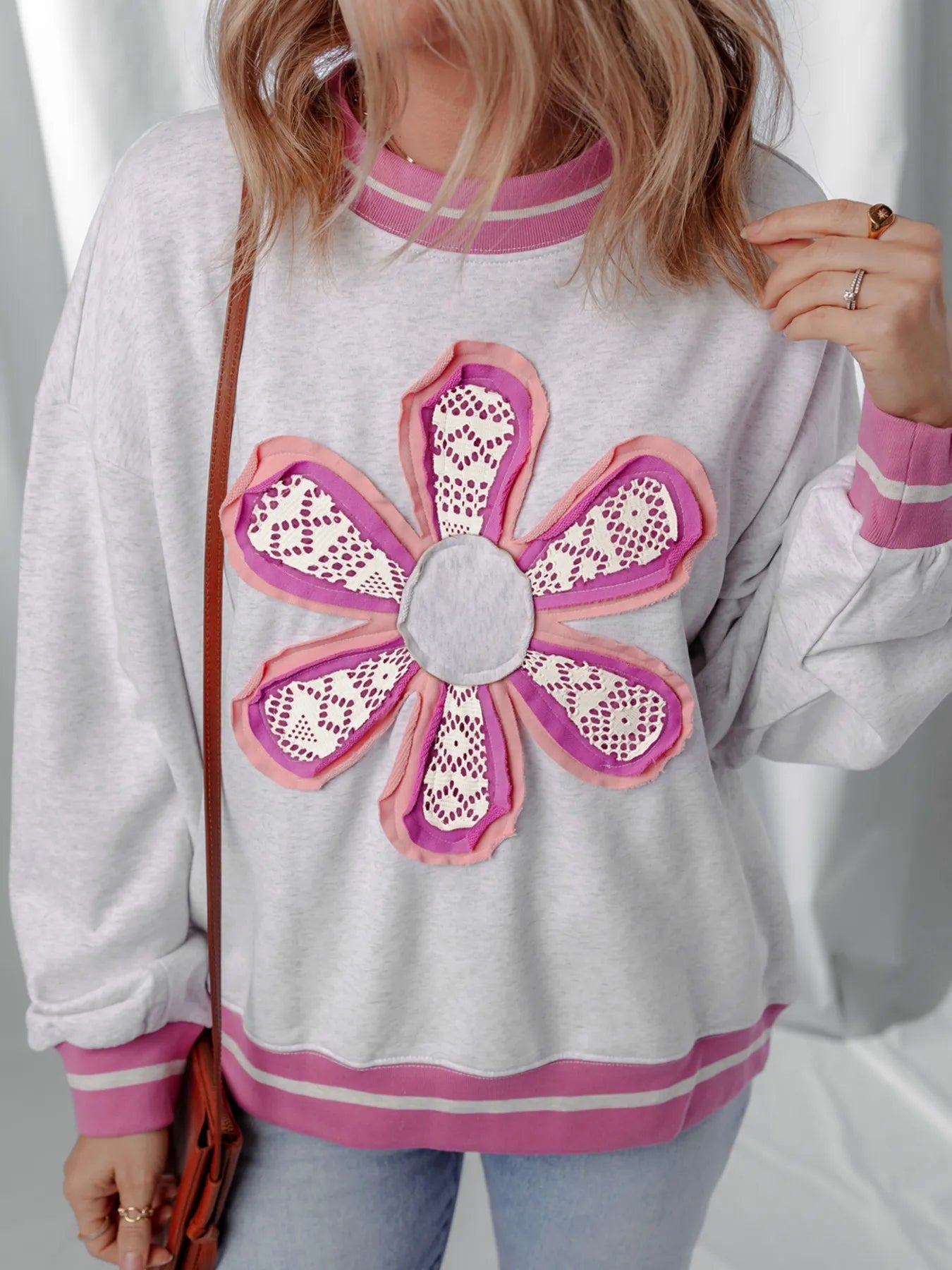 Flower Patch Contrast Trim Crew Neck Sweatshirt - Fashorio