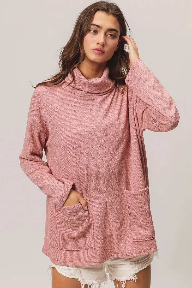 Ribbed Double Pocket Turtleneck Sweater in Mauve
