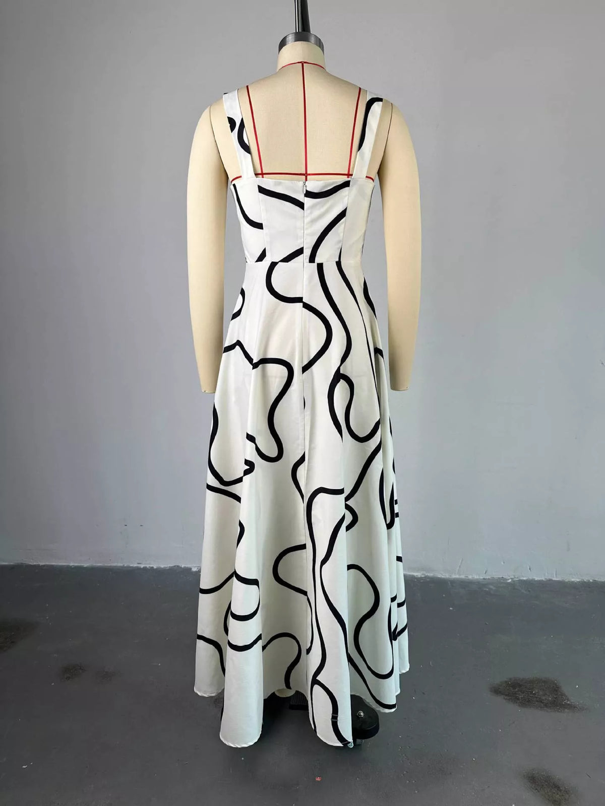 Pocket detail on the abstract print dress