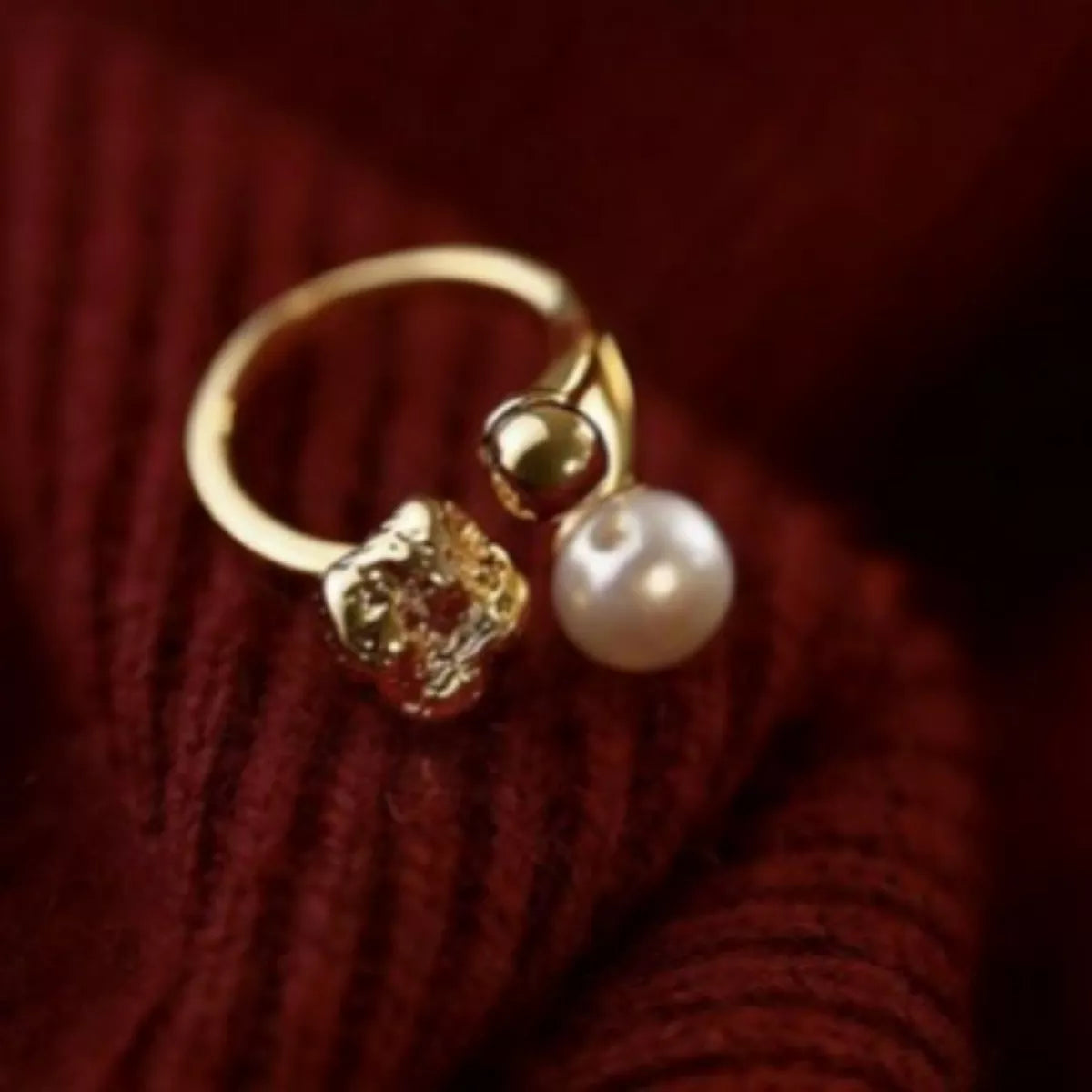 18K gold plated pearl open ring detail view