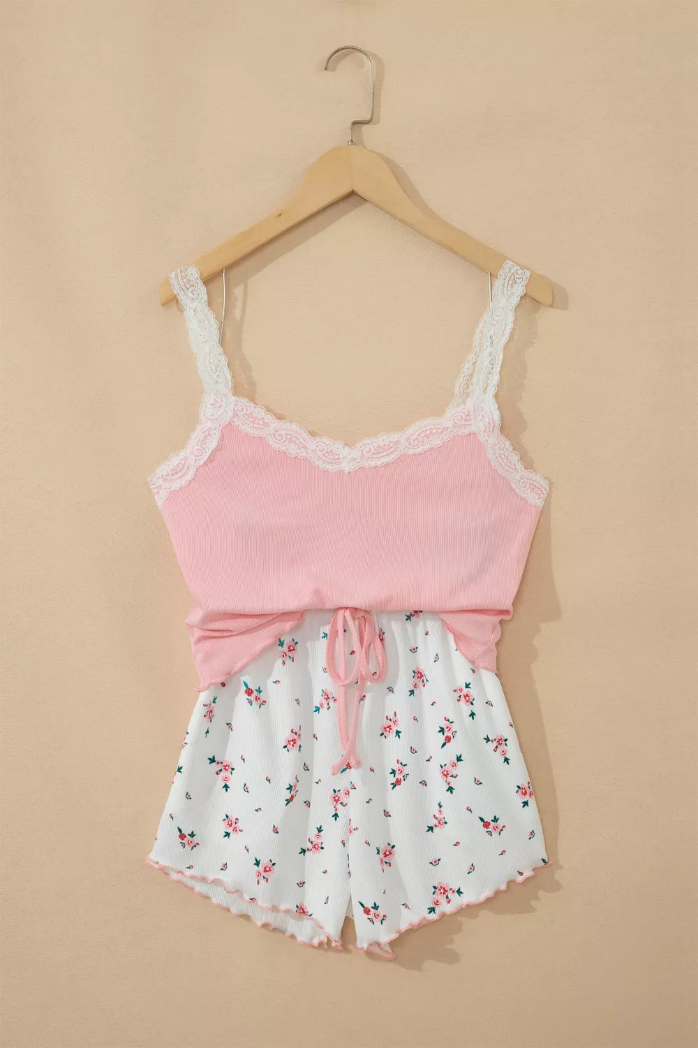 Floral print drawstring shorts detail