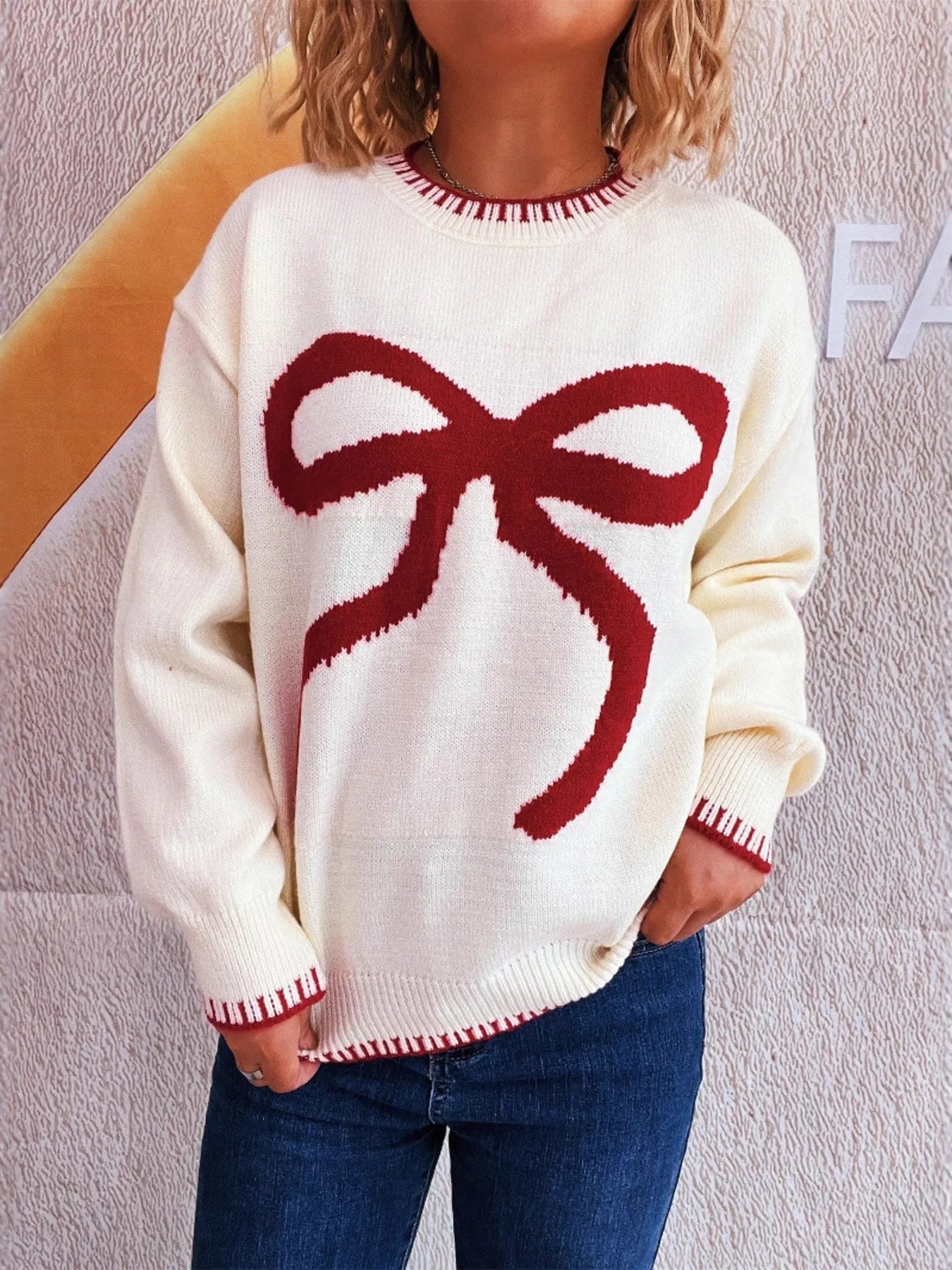 Bow Pattern Round Neck Sweater - Fashorio