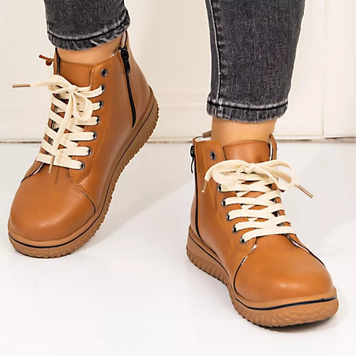 Round toe platform ankle boots upper detail