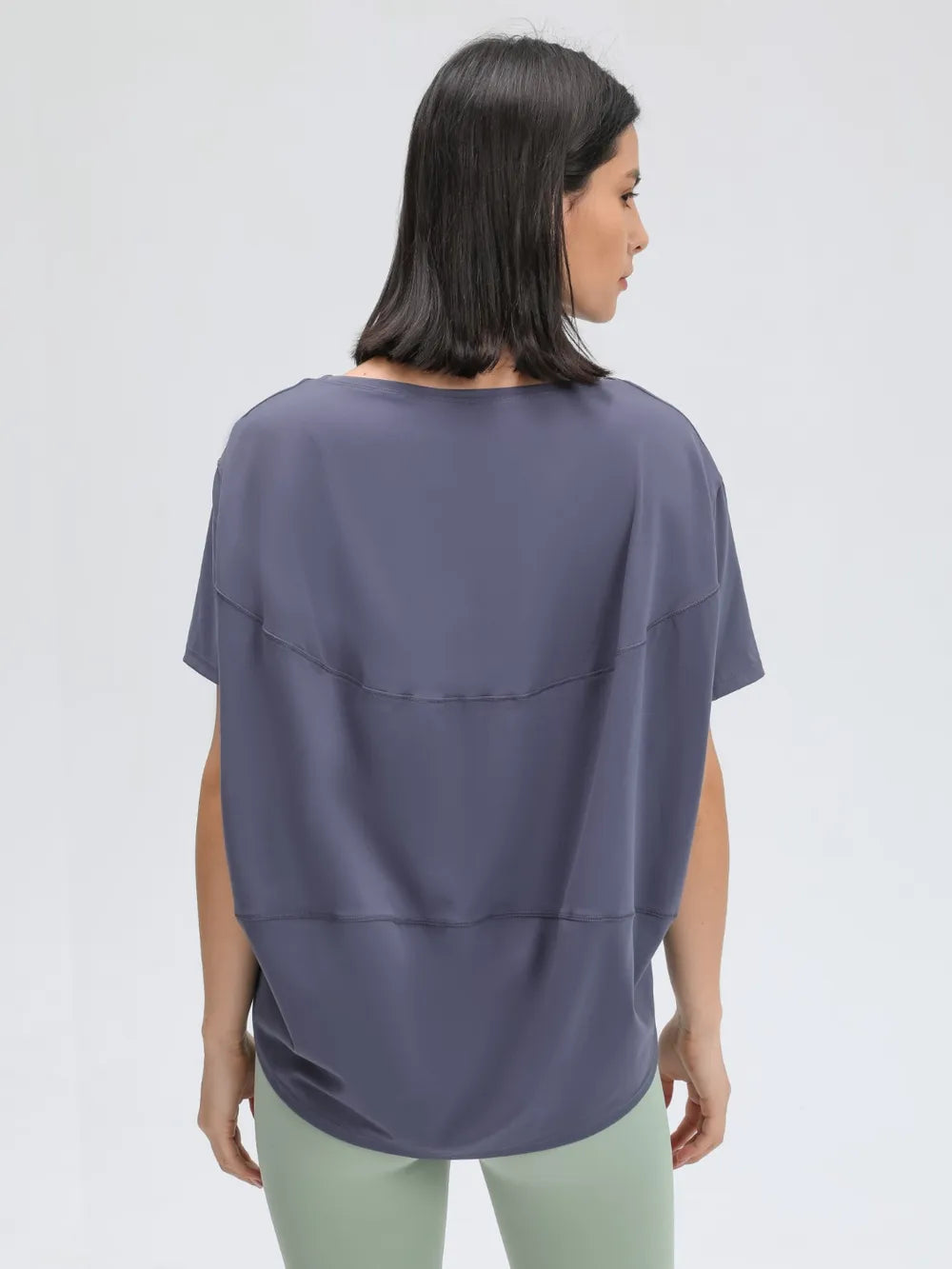 Round neck short sleeve active t-shirt cropped detail