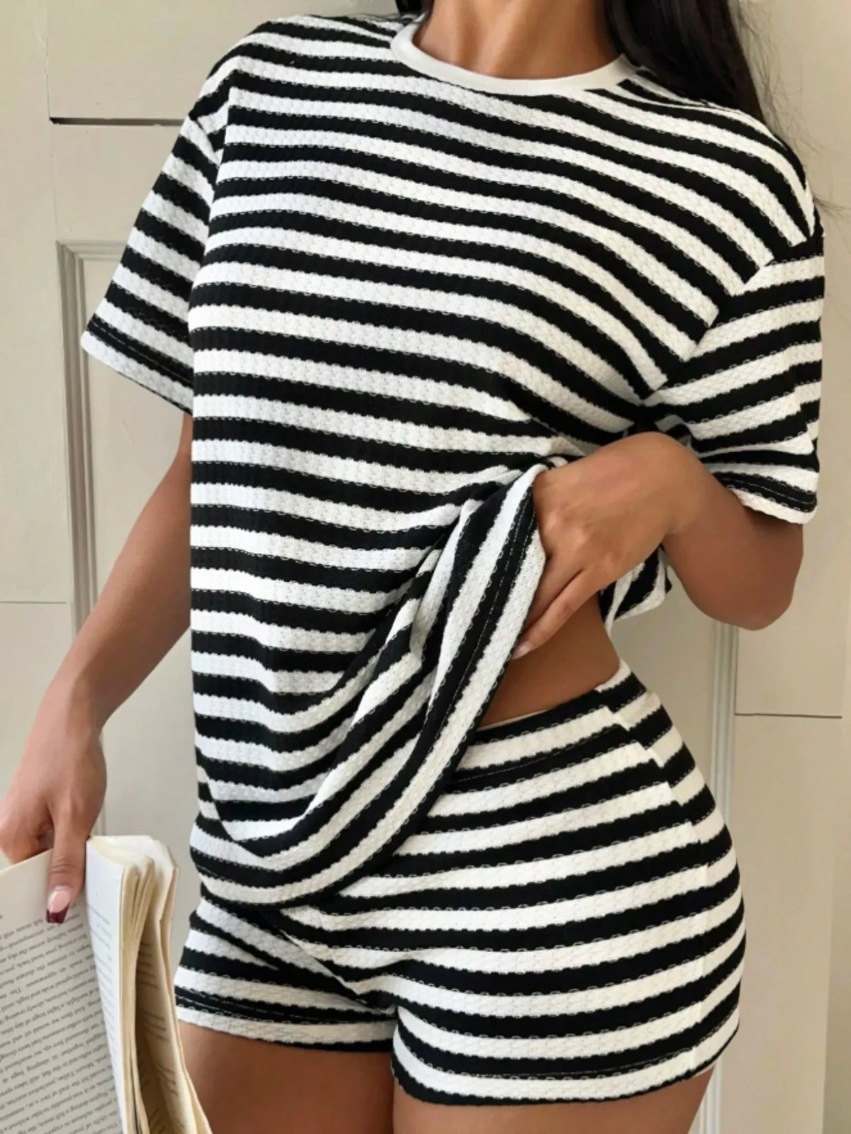 Striped shorts from round neck matching set