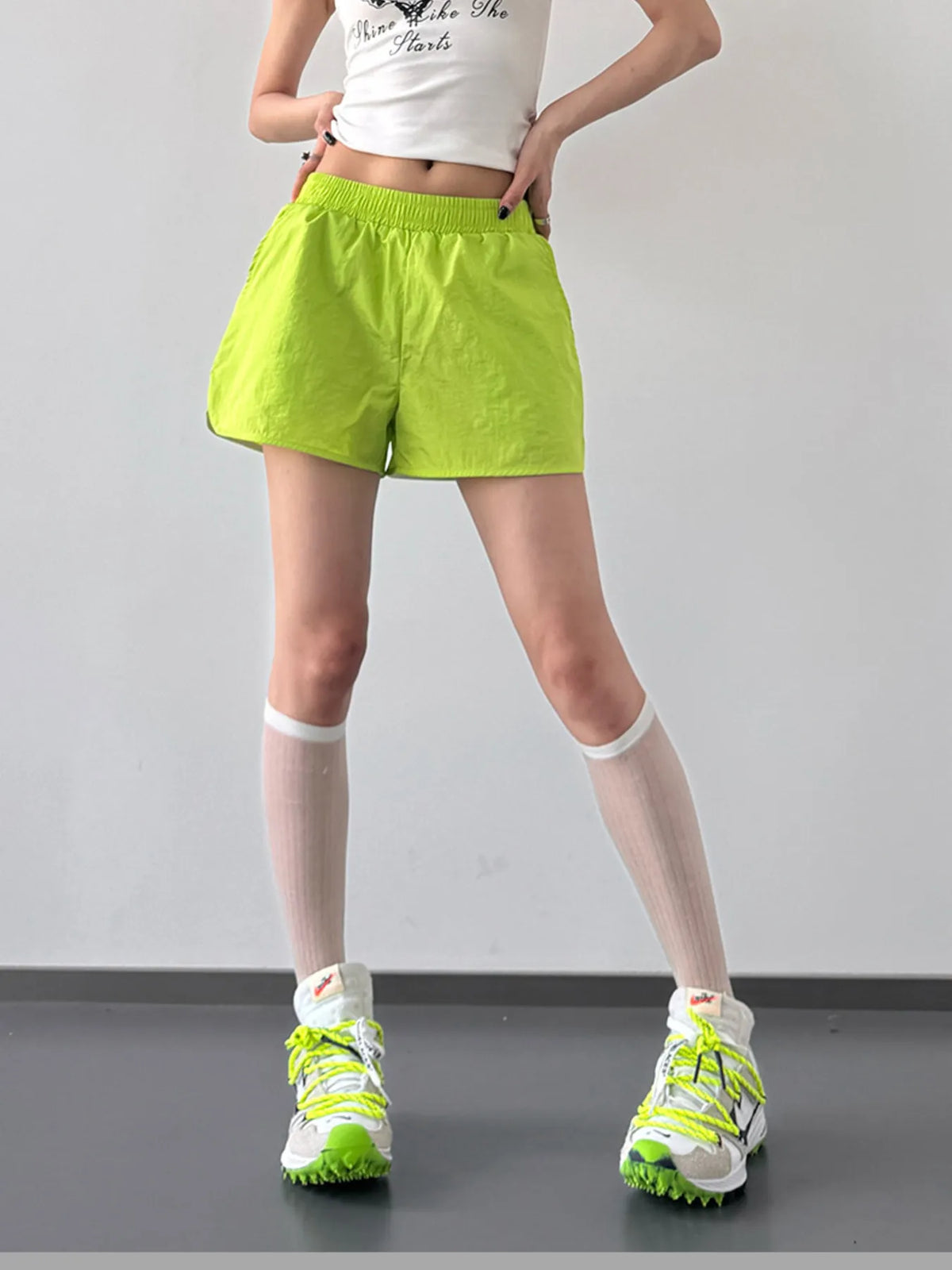 Quick dry elastic waist active shorts fabric and stitch detail