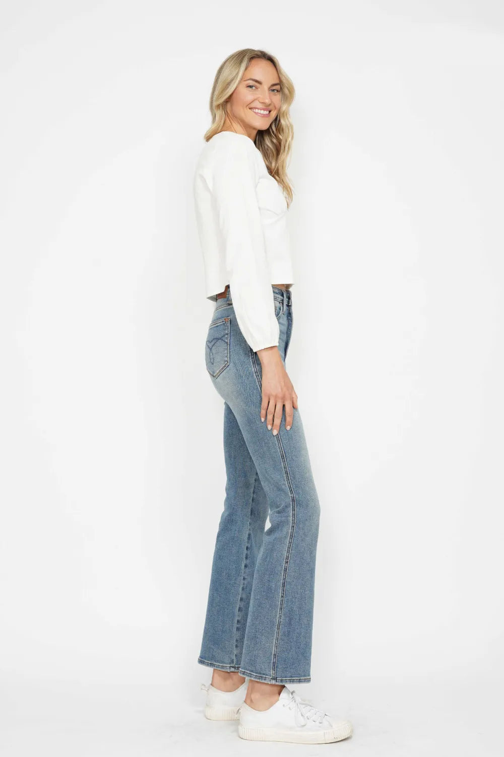 Detail of the tummy control waistband and front pocket