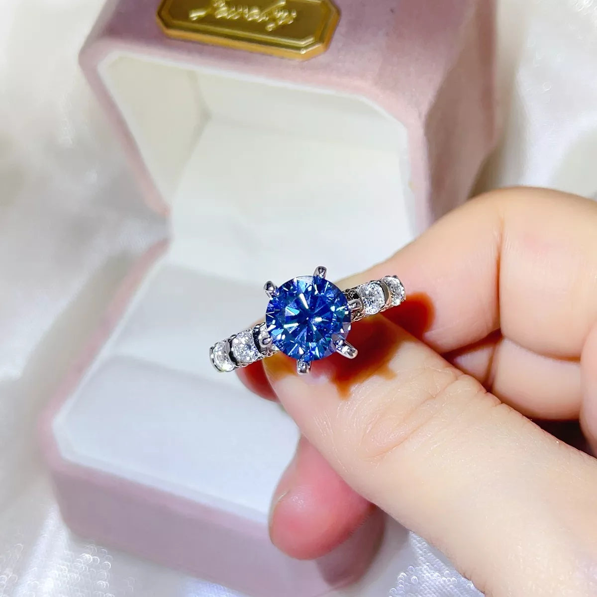 Close up of the blue moissanite stone and silver setting