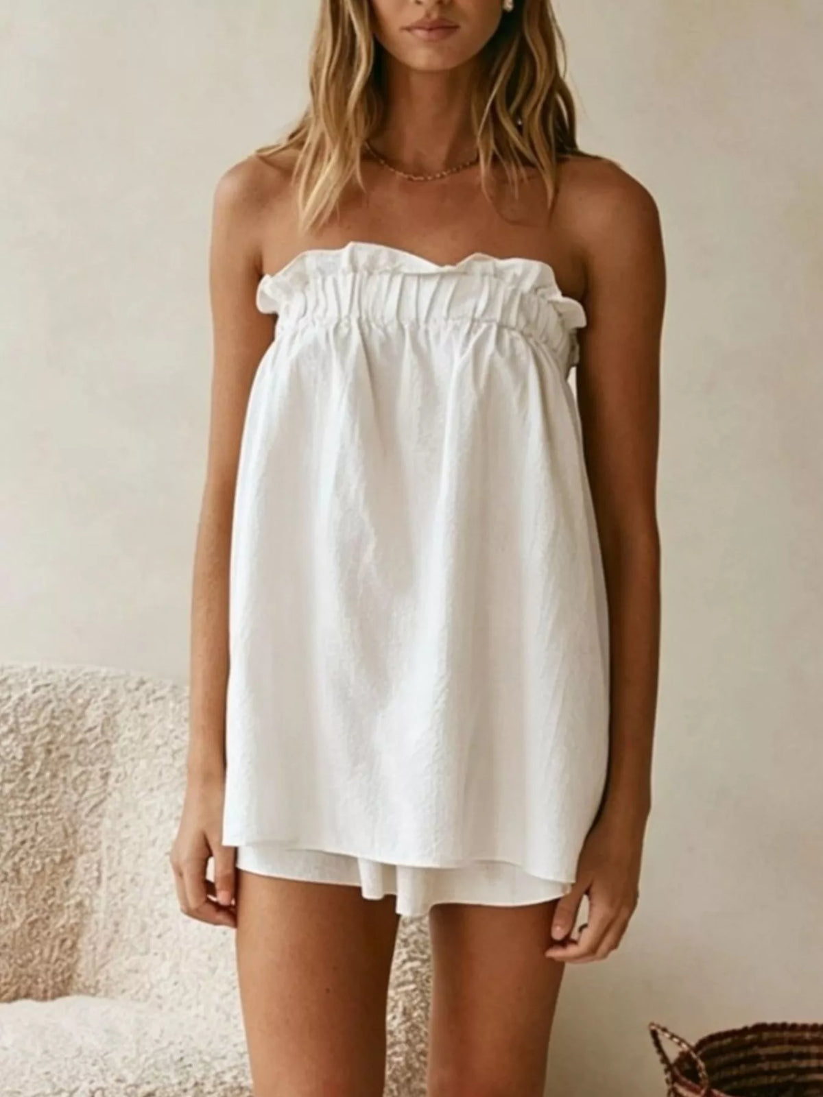 Close up of the ruched strapless top