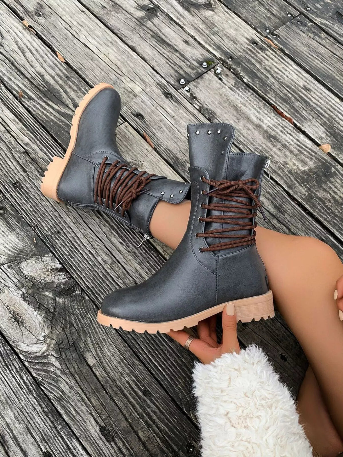round toe block heel boots sole detail