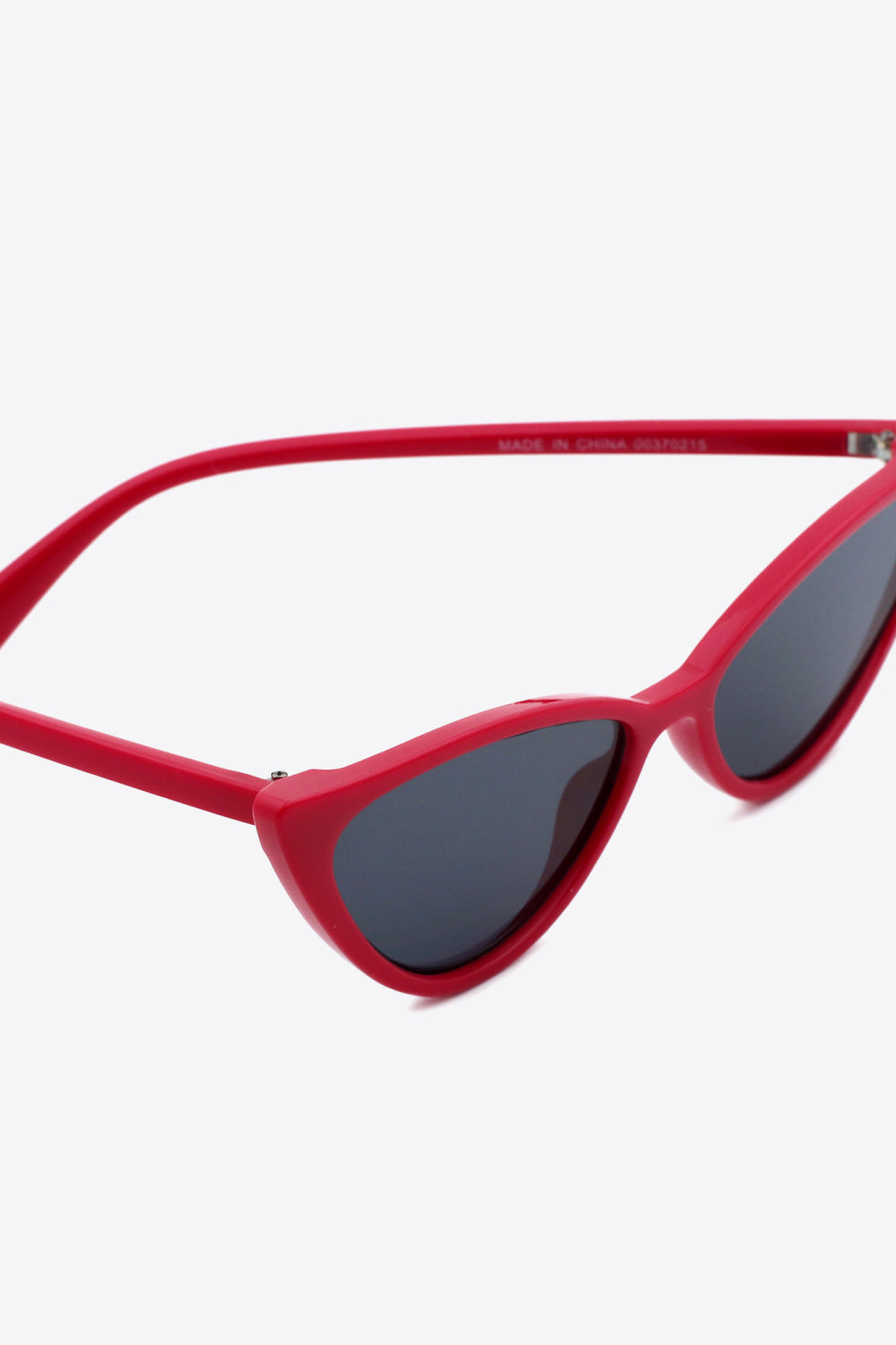 Fashorio Deep Red / One Size Polycarbonate Cat-Eye Sunglasses
