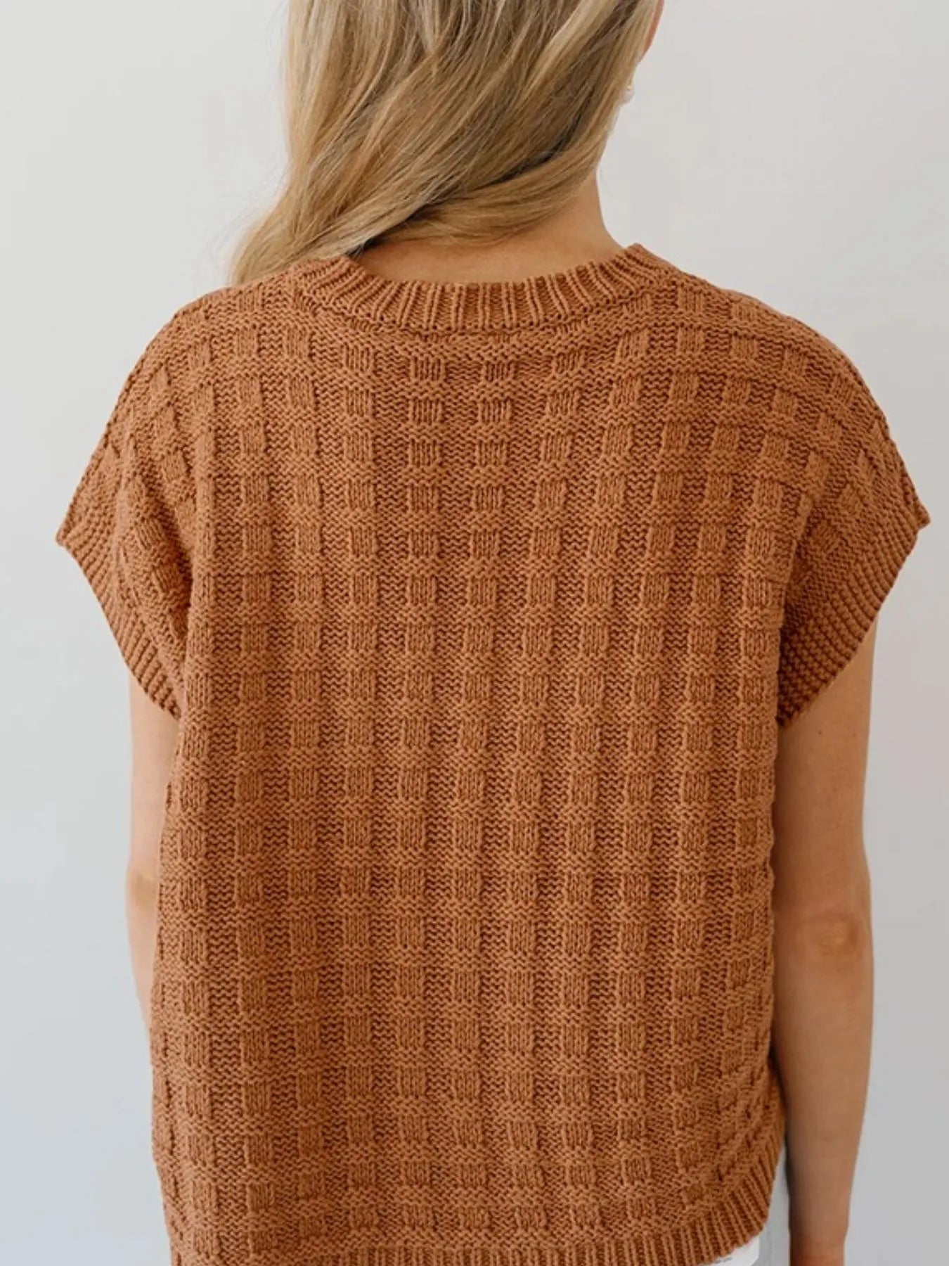 Textured Pattern Round Neck Sweater Vest - Fashorio