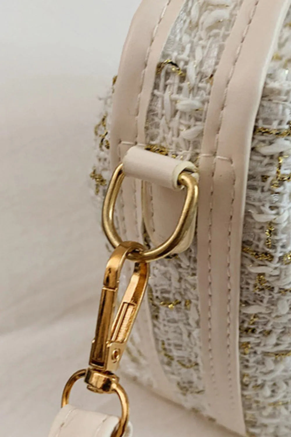 Woven shoulder bag side profile