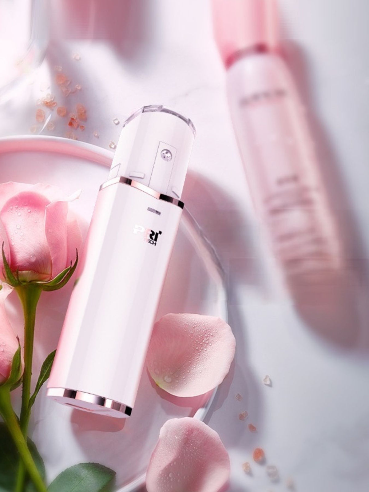 Portable facial steamer in white