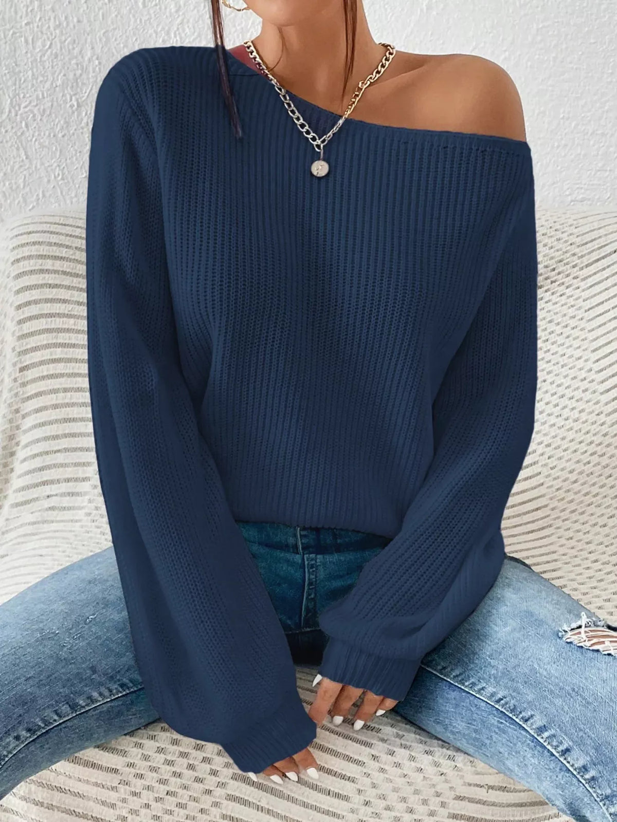 Single shoulder sweater color variation
