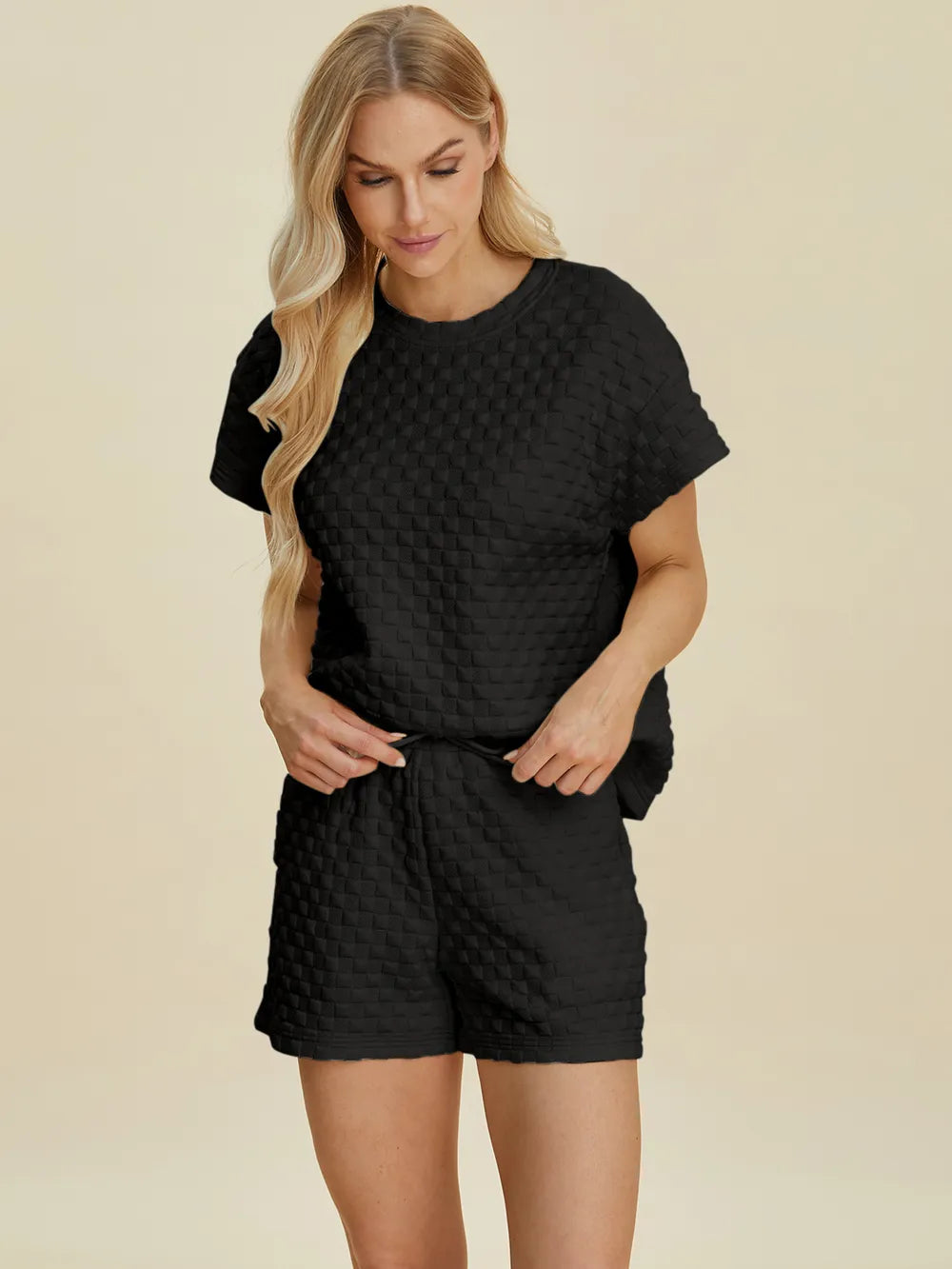 Waist detail of the drawstring shorts