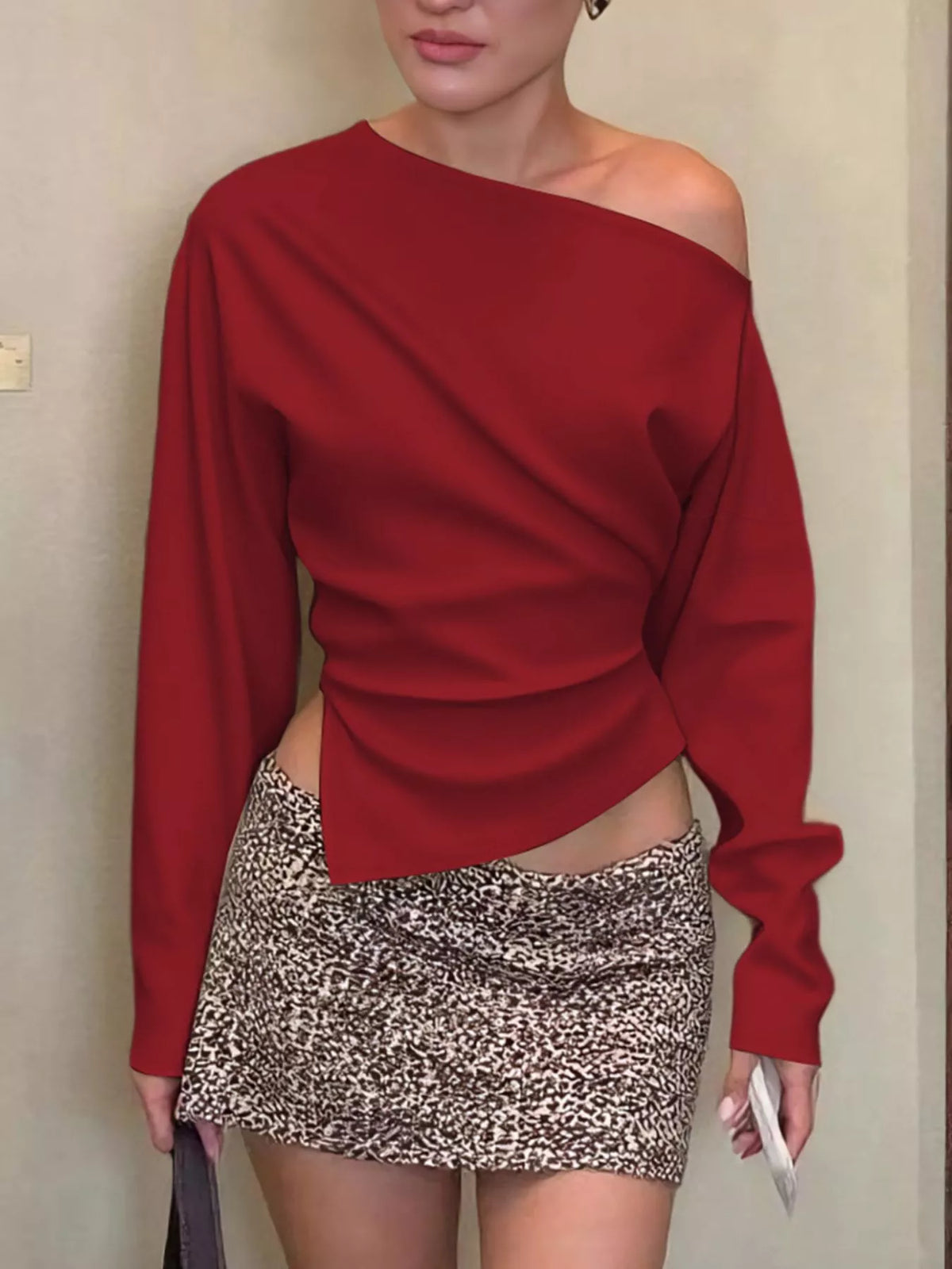 Detail of the shoulder seam on the asymmetrical top