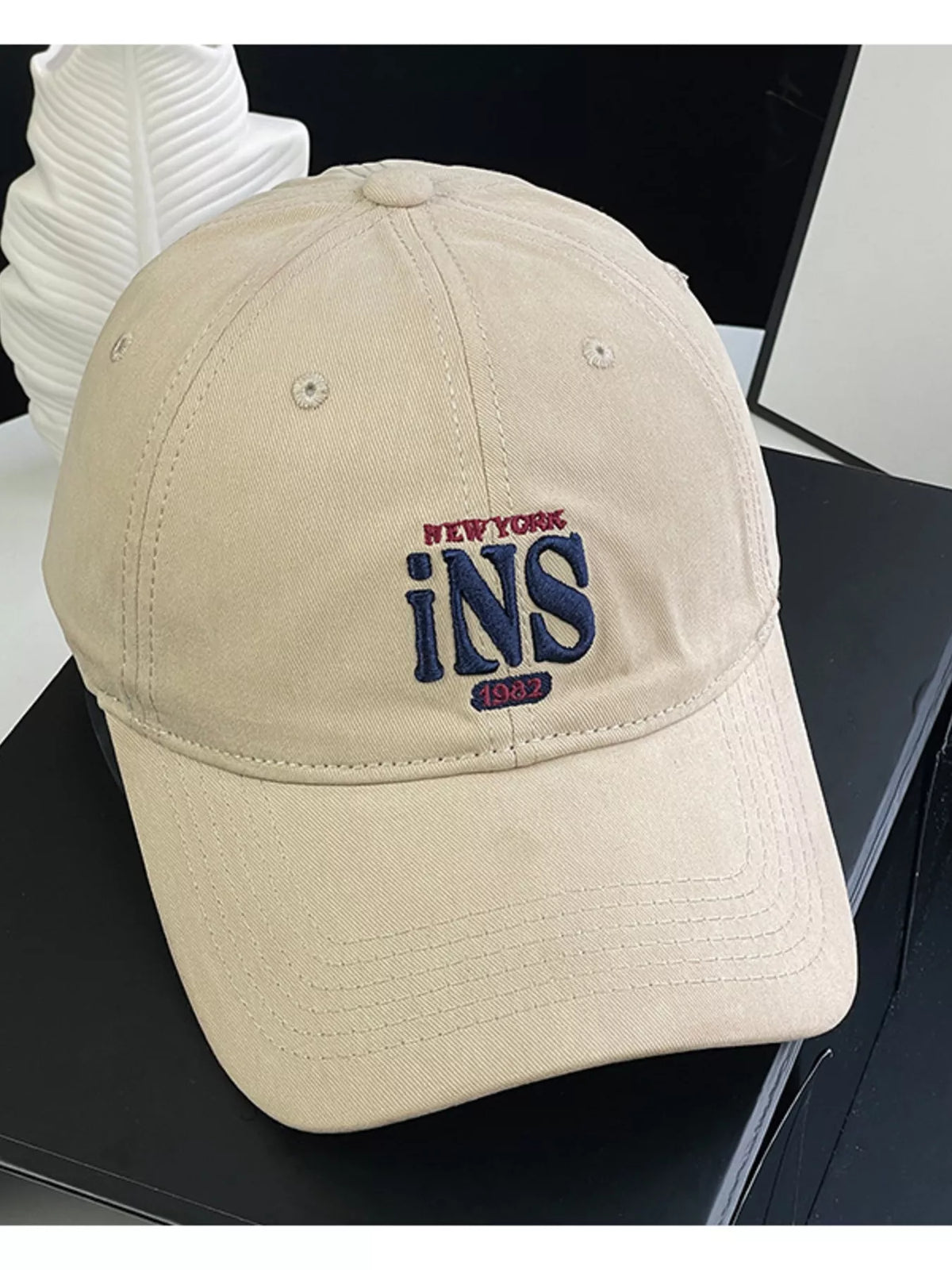 Side profile of the embroidered cotton baseball cap