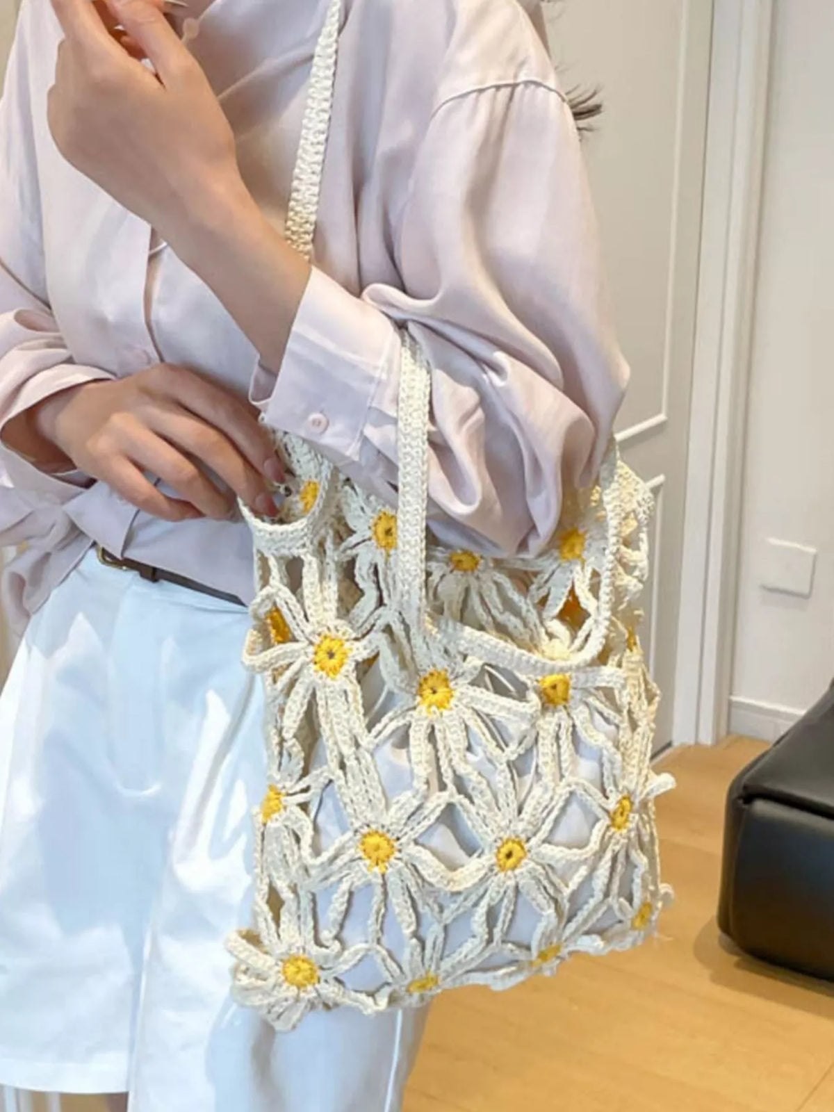 Crochet bag with daisy detailing close up