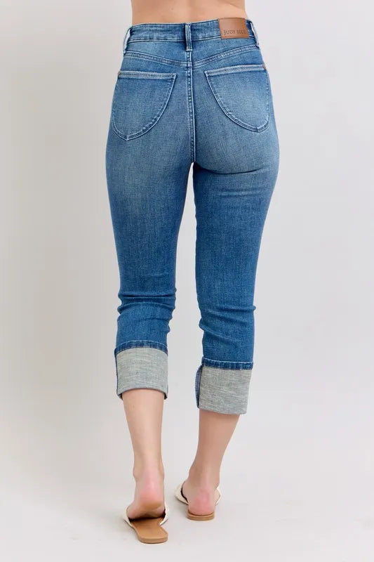 Judy Blue Skinny Cuff Capris Jeans with Pockets styled look