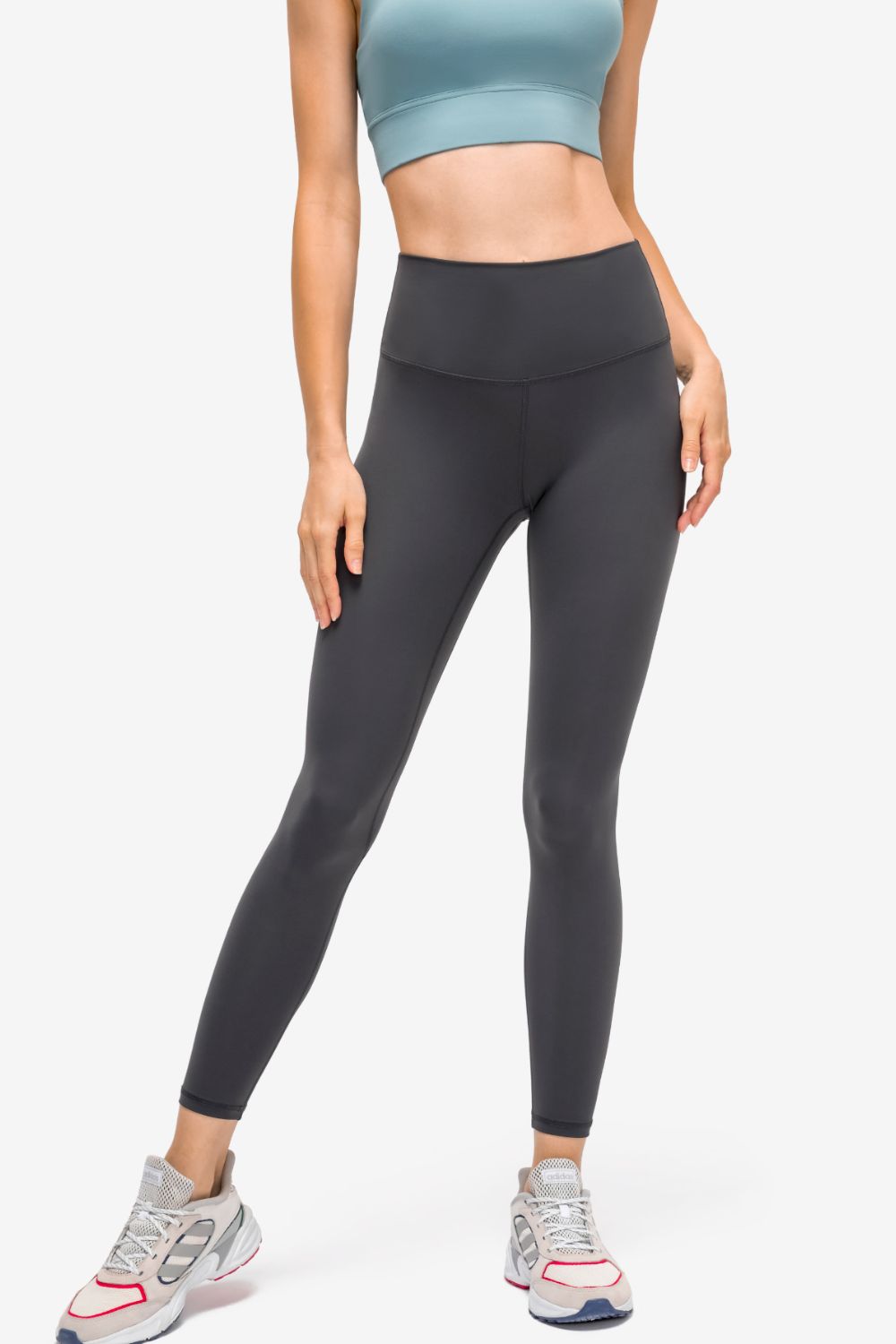 Sports leggings three quarter view