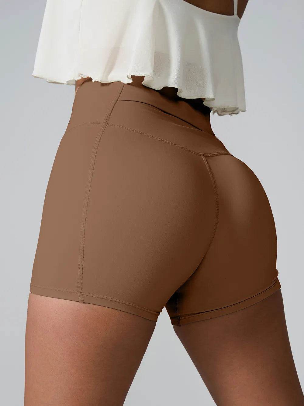 High waist pocket active shorts front detail
