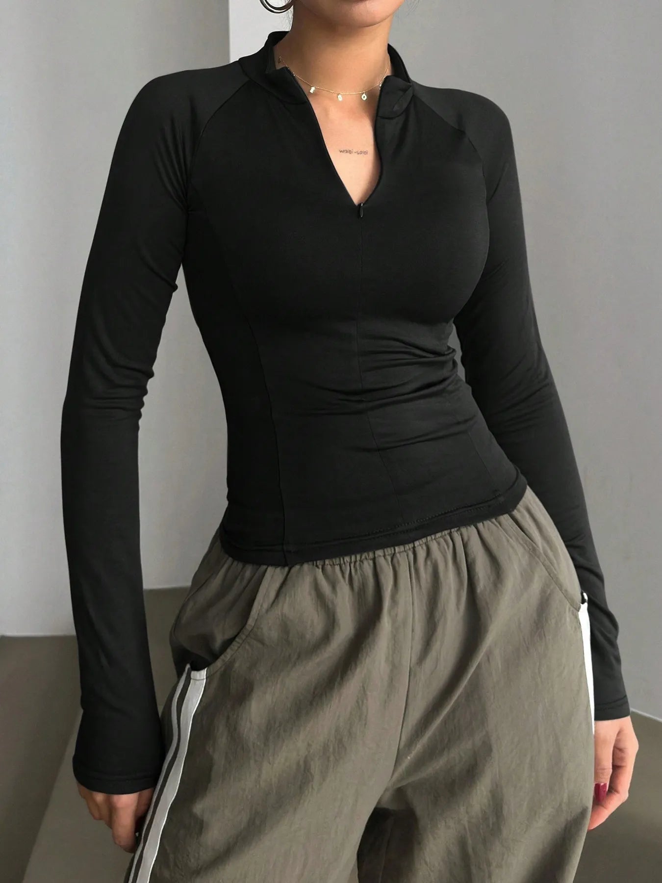 Long Sleeve Zip Front Fitted T-Shirt - Fashorio