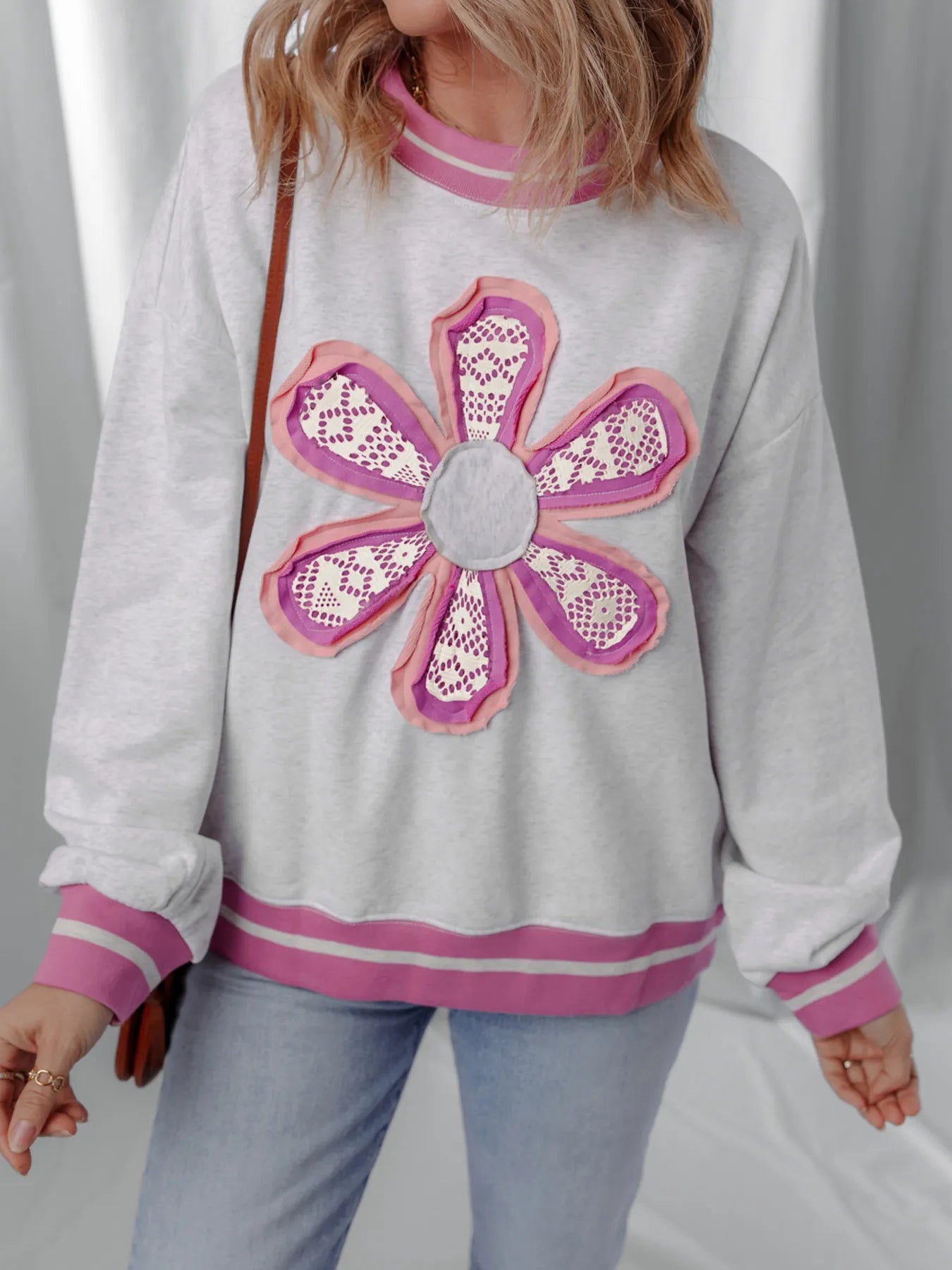Flower Patch Contrast Trim Crew Neck Sweatshirt - Fashorio