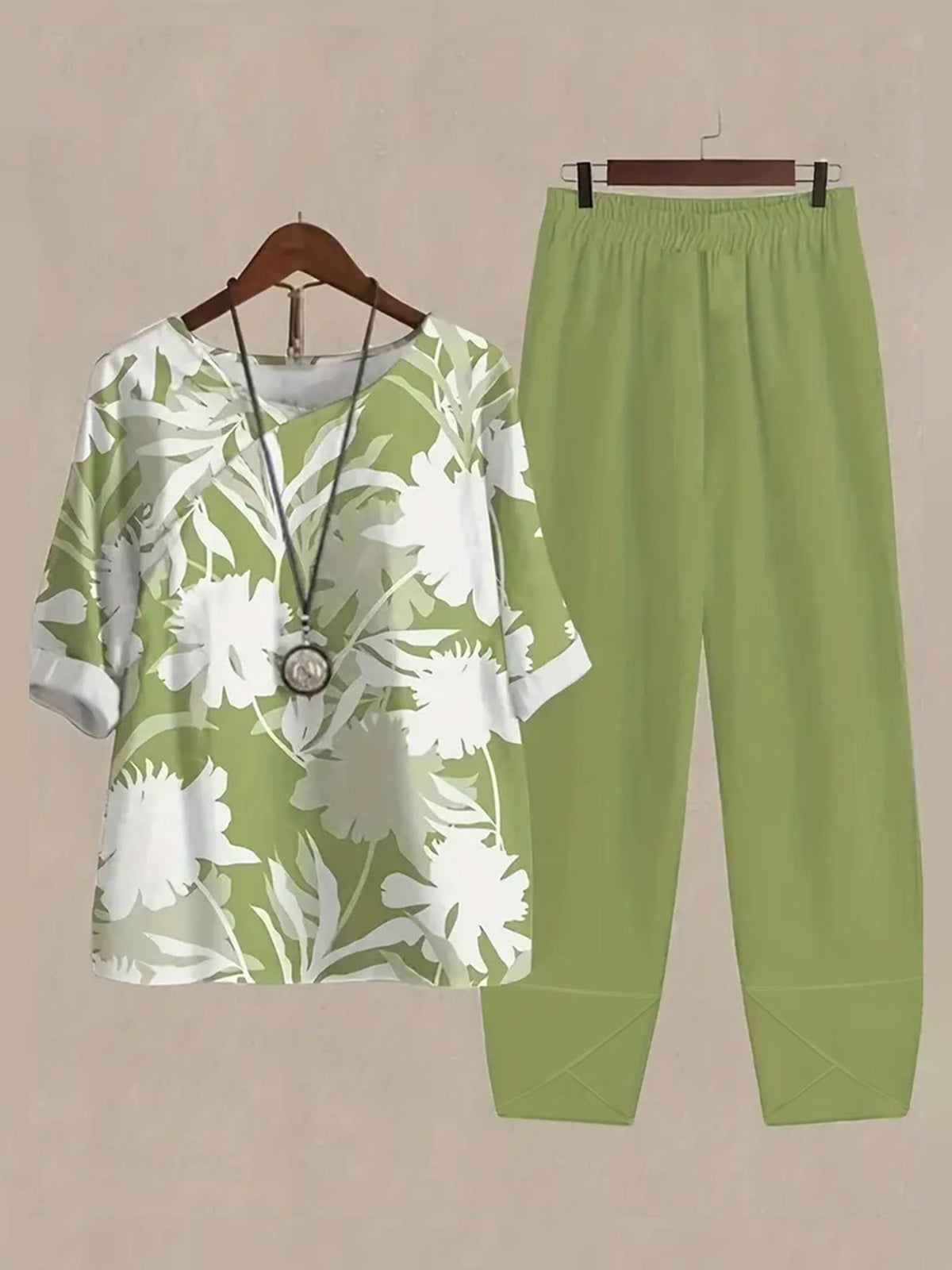 Printed two piece set detail view