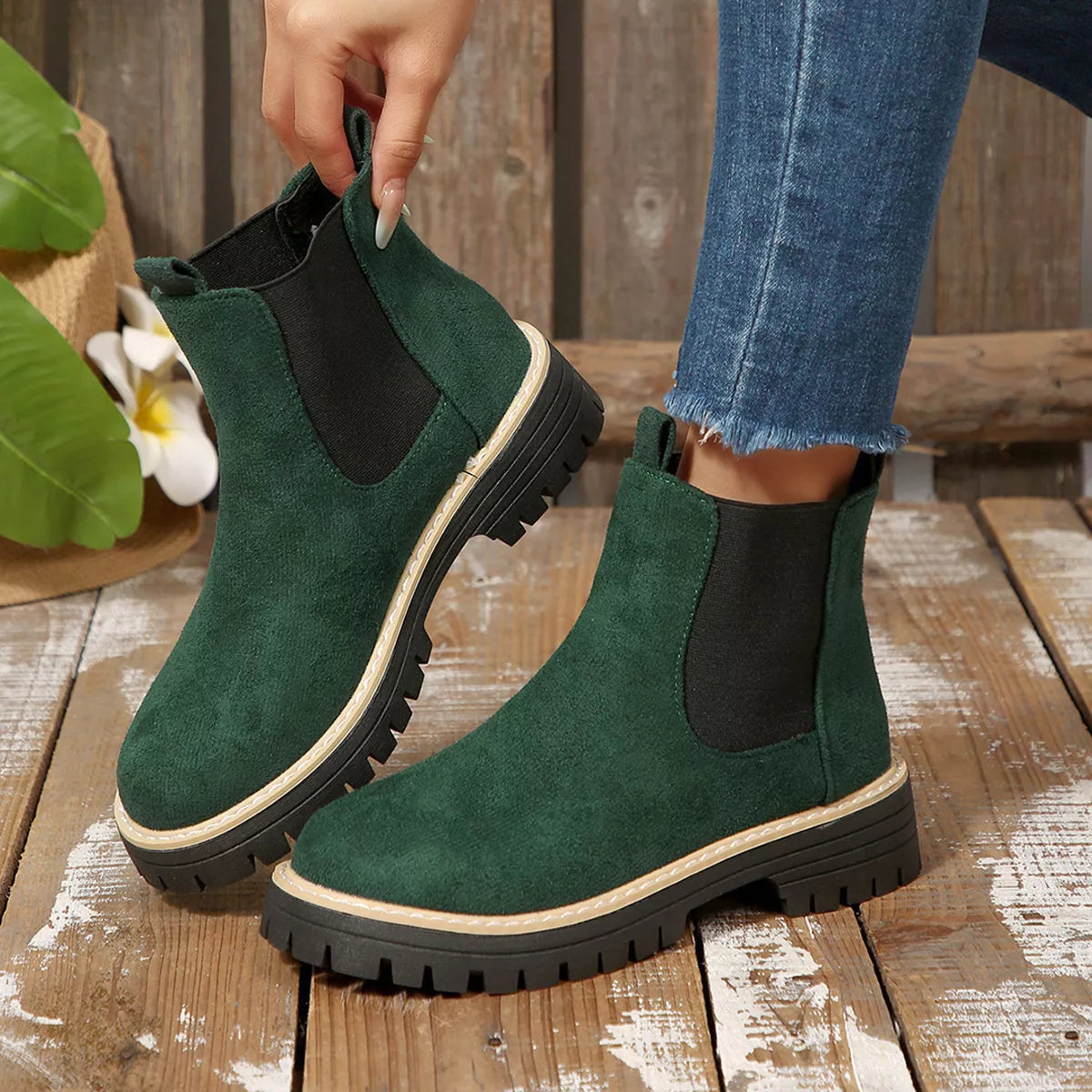 Suede round toe block heel boots shaft detail