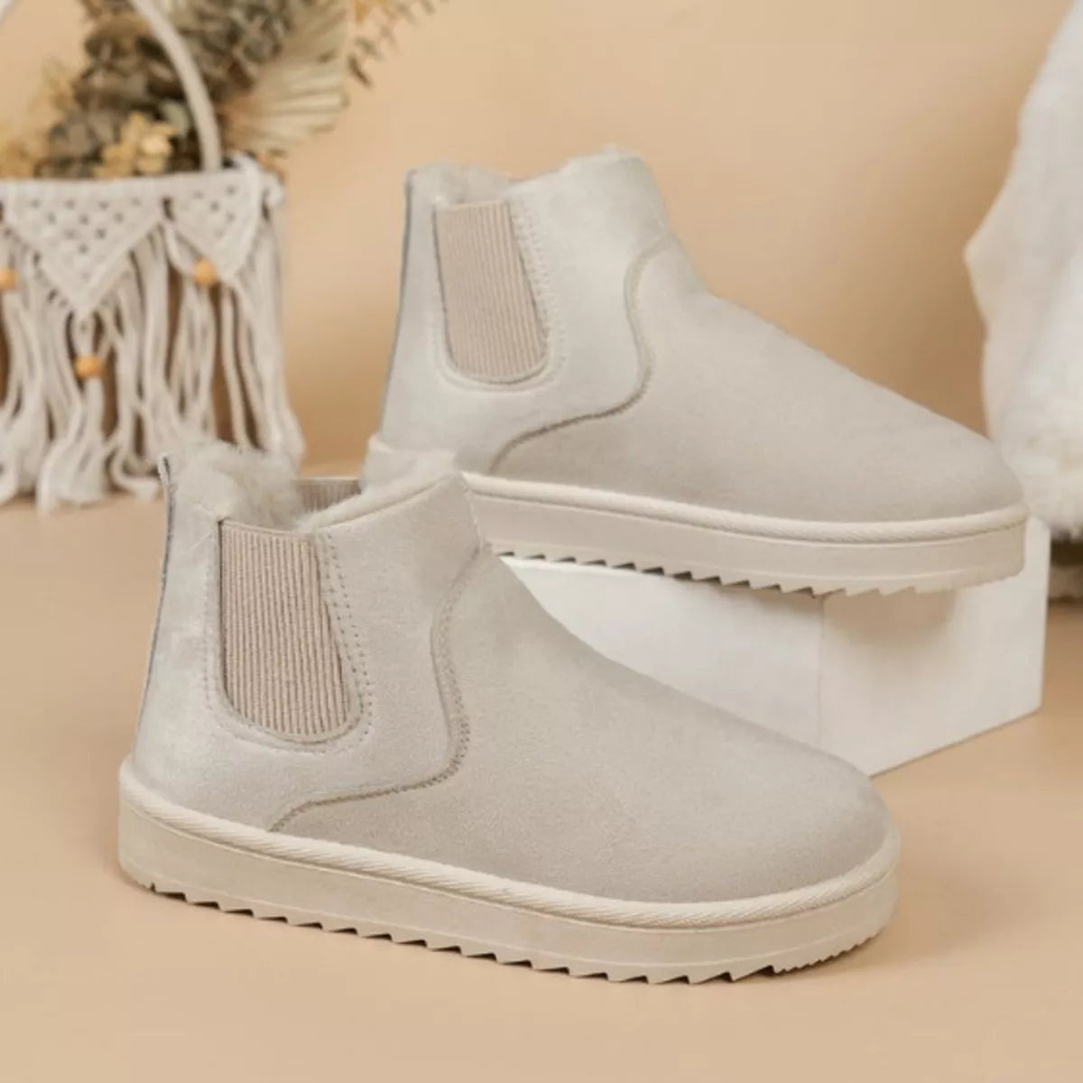 round toe platform boots heel detail