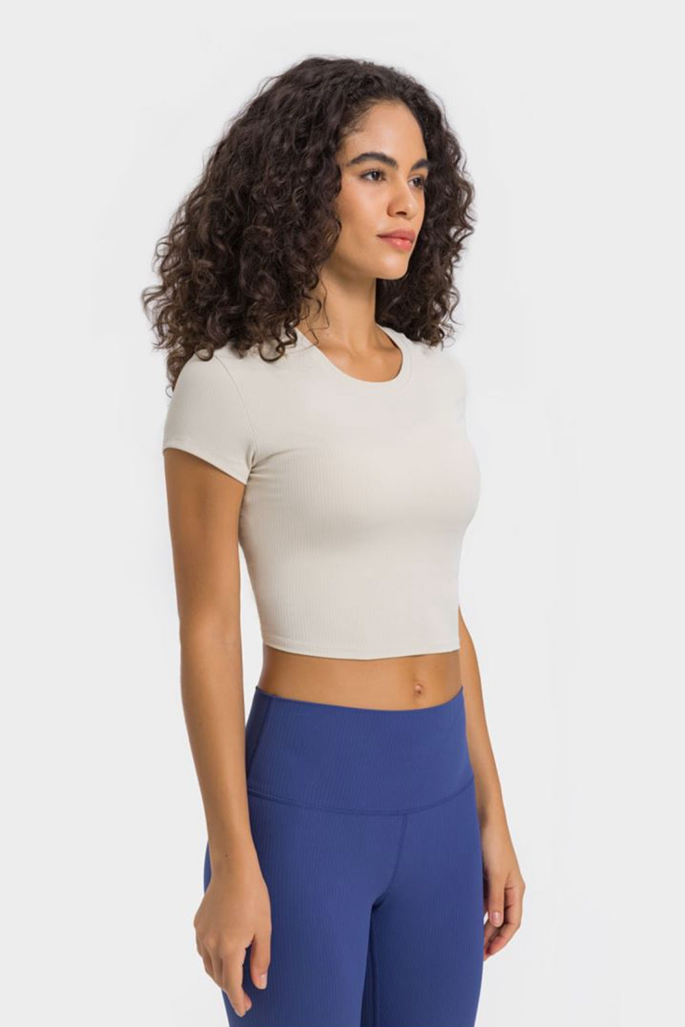 Round neck cropped sports t-shirt neckline detail