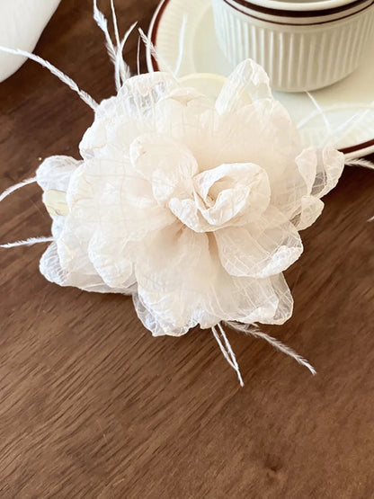 Feather Trim Flower Shape Hair Claw Clip Ivory One Size - Fashorio
