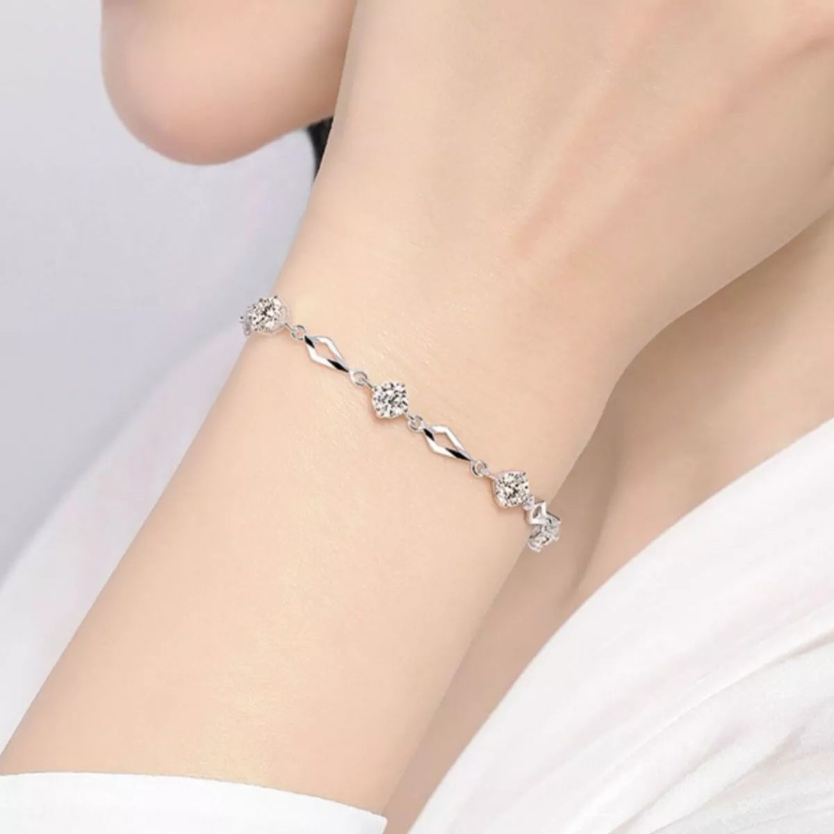 Chain and clasp detail on the silver bracelet