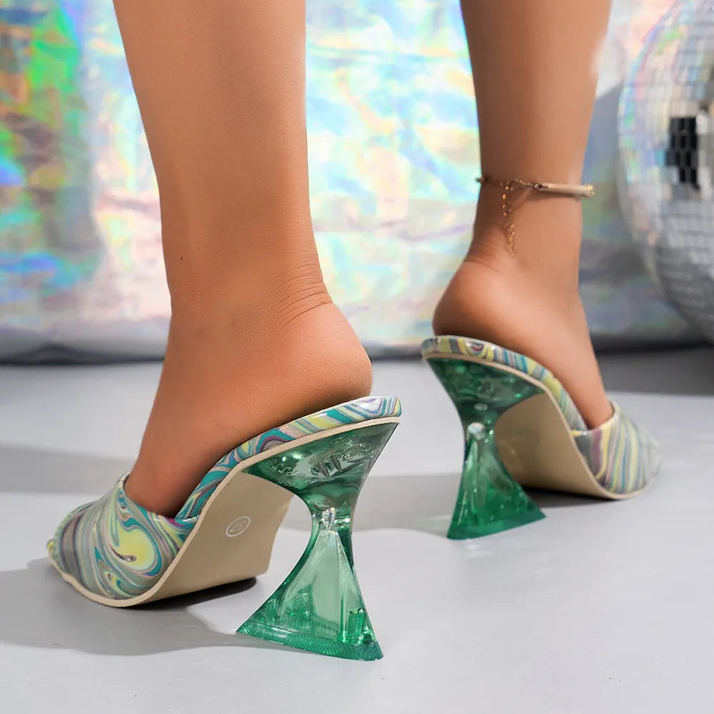 Contrast sandals heel profile
