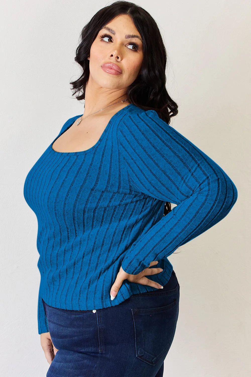 Ribbed tee hem detail