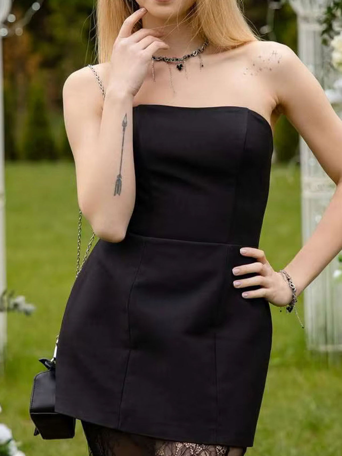 Strapless tube top detail