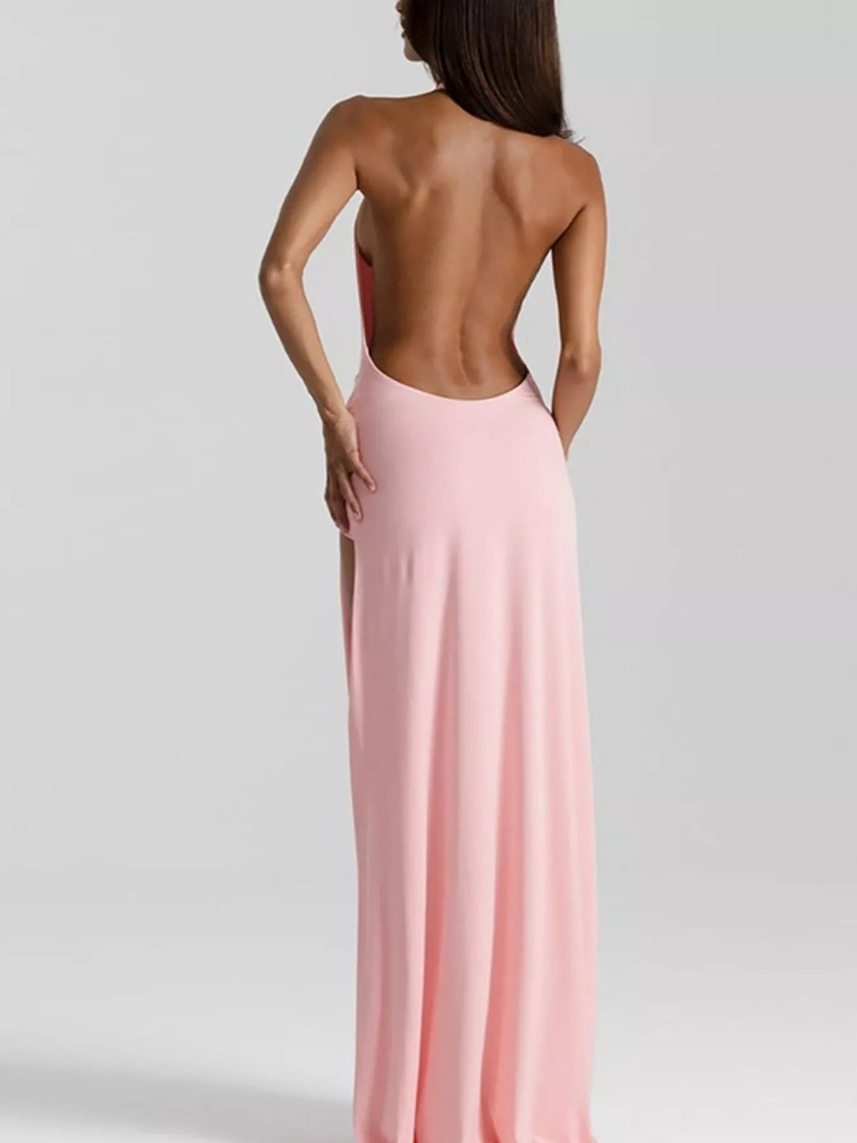 Skirt drape and split of the halter dress