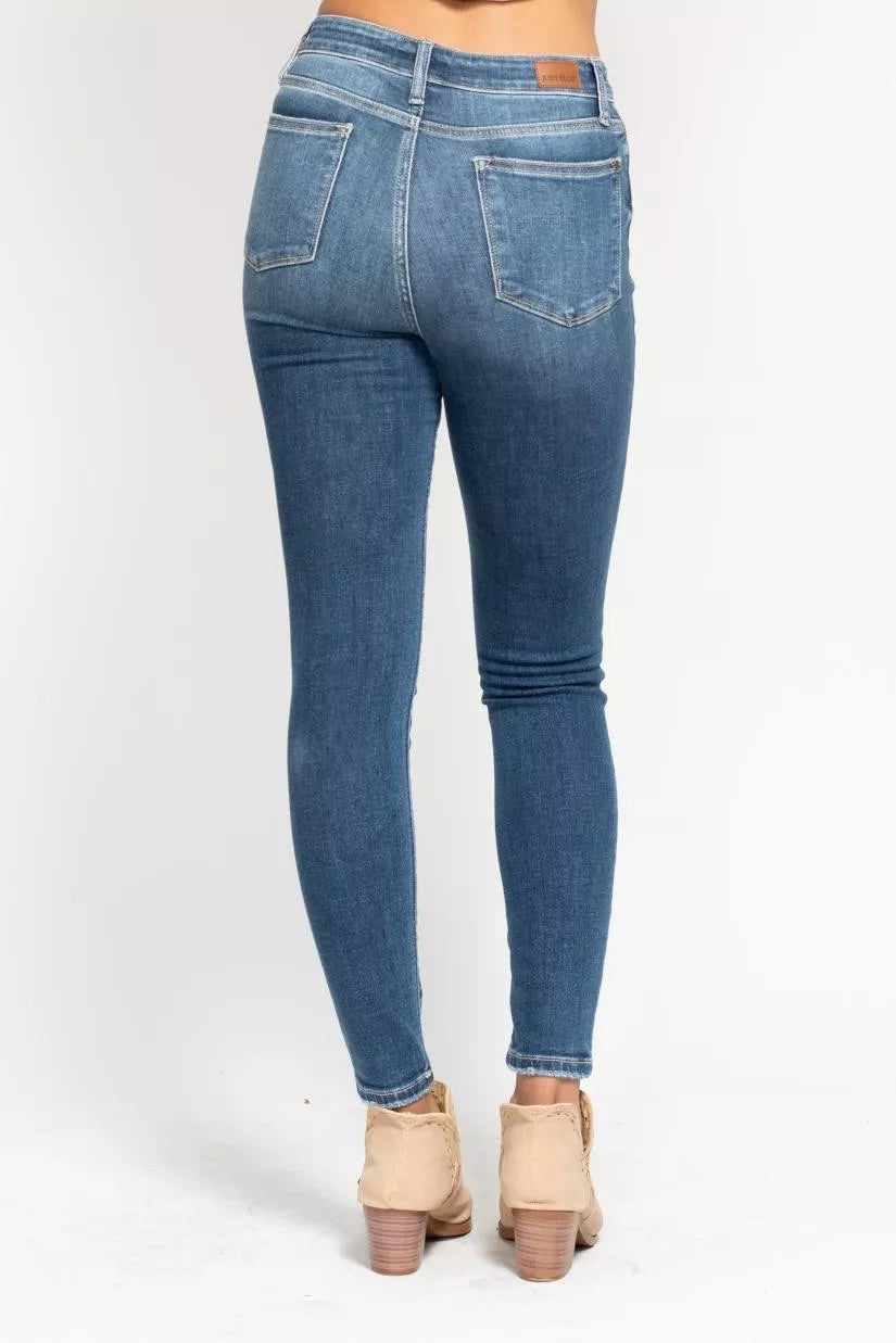 Full length styling of high rise skinny jeans