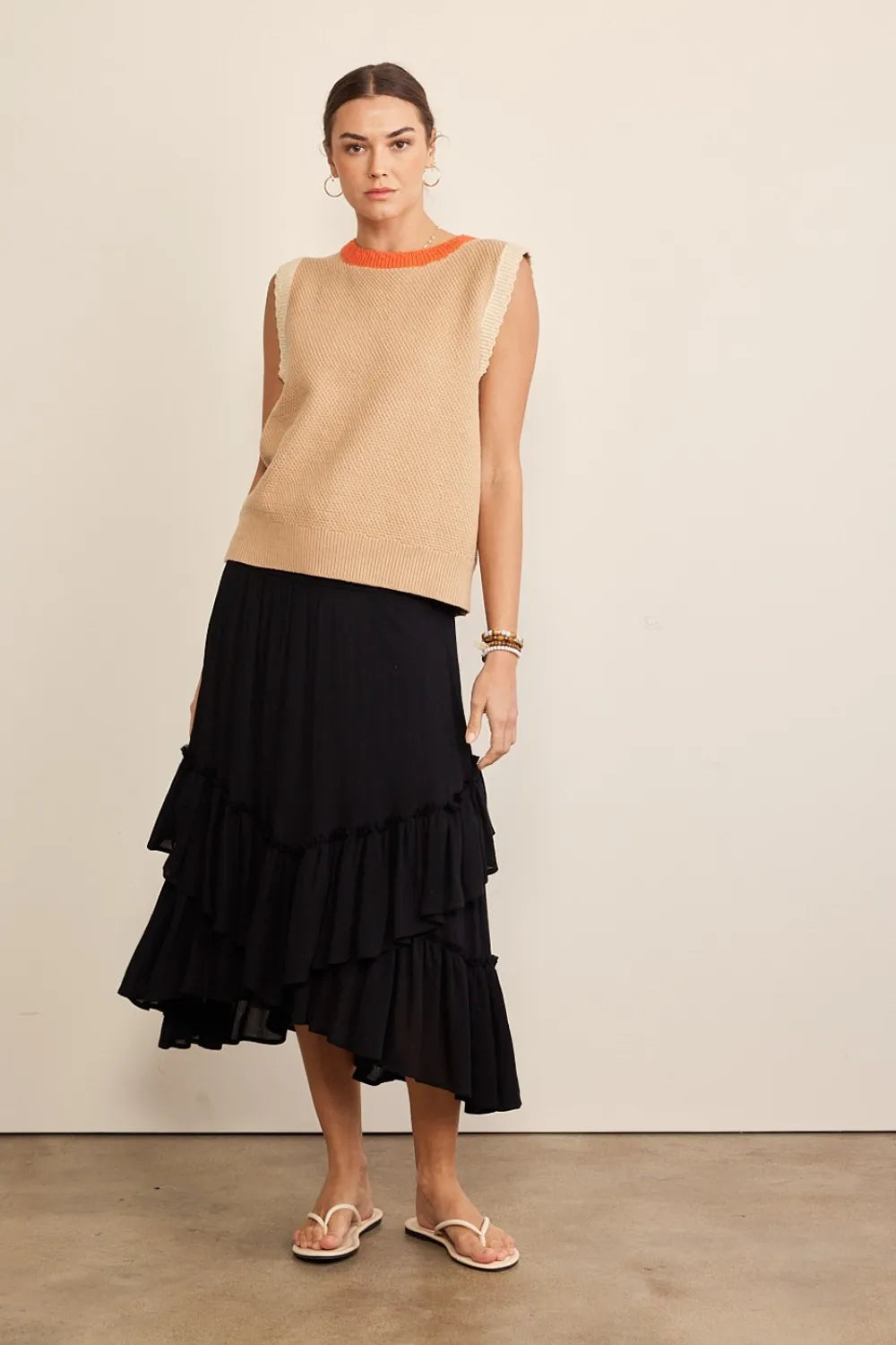 Contrast Trim Round Neck Sweater Vest in Taupe detail