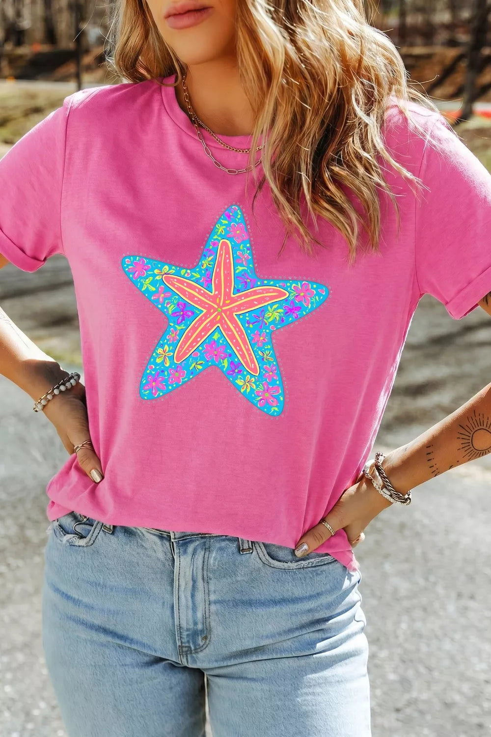 Starfish graphic print close up on the pink tee
