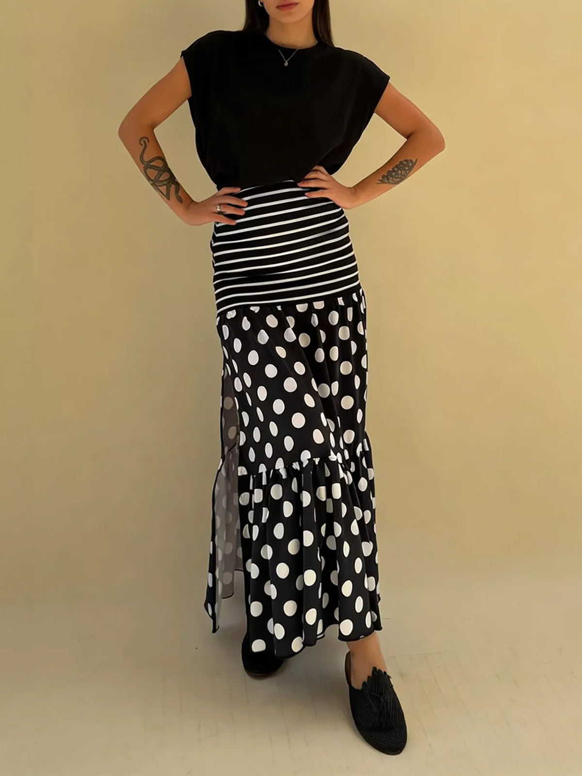 Polka dot striped slit maxi skirt in black side view